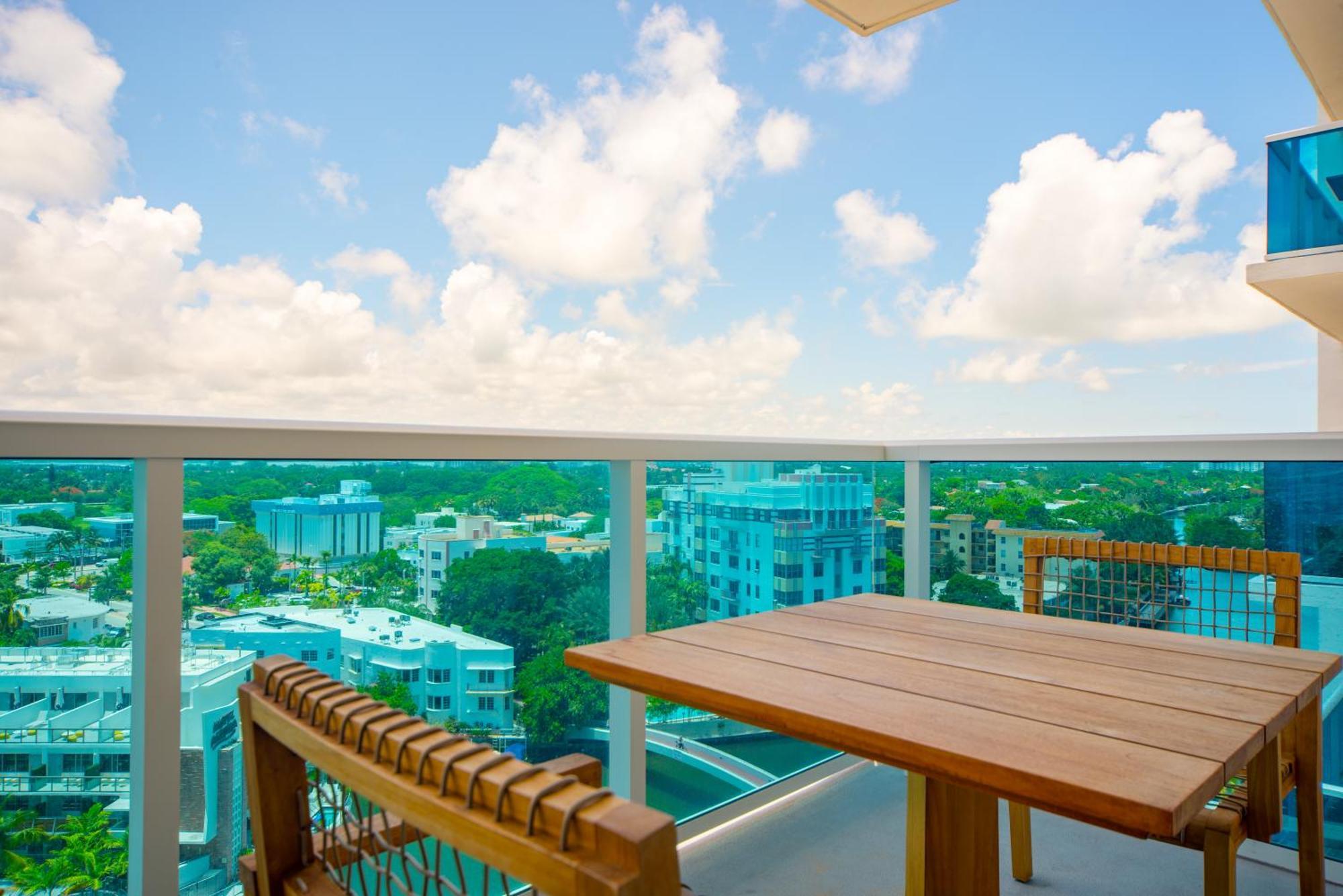 1 1 Bedroom 1 And Half Bathroom Beachfront With Balcony *