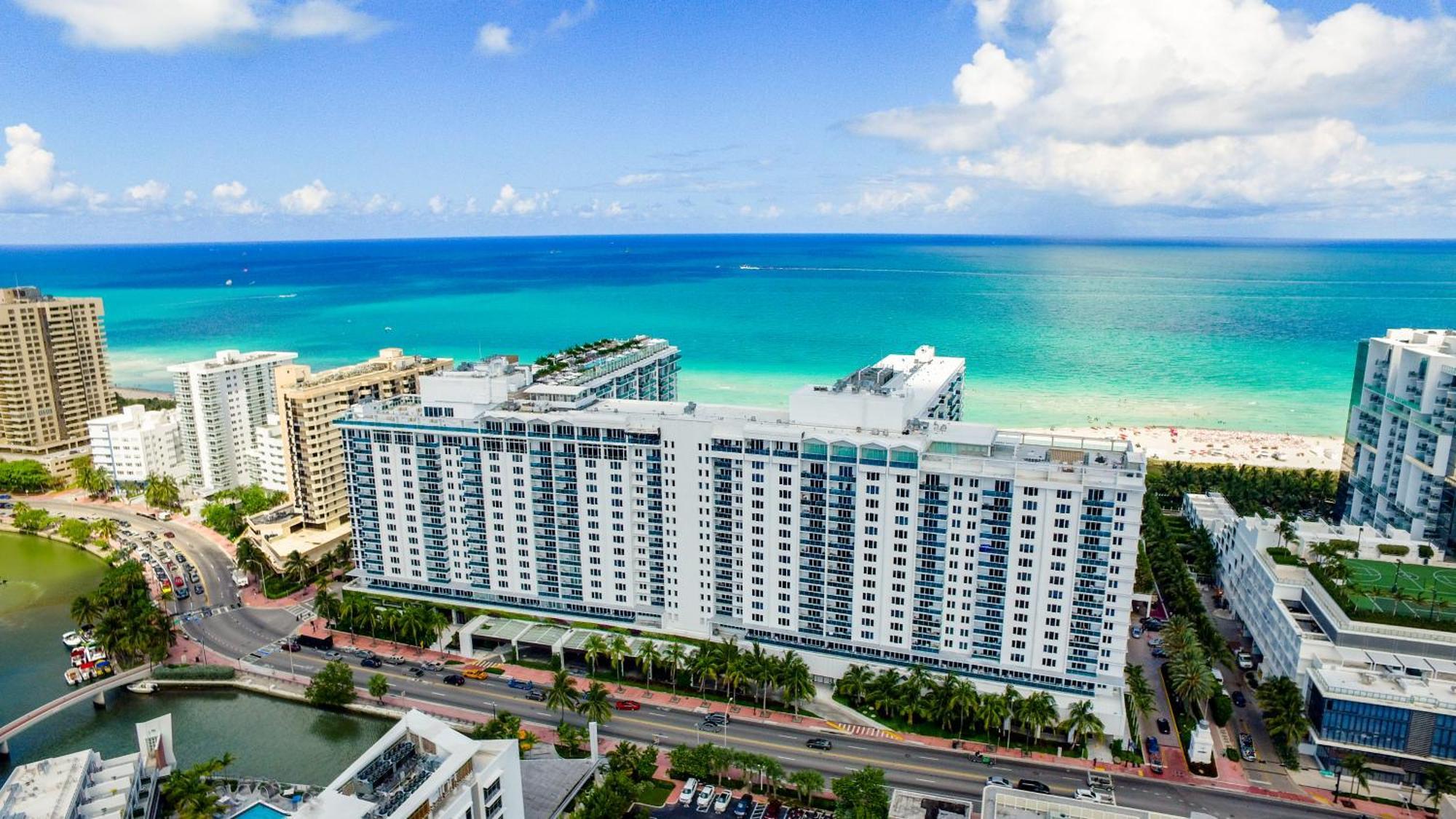 1 1 Bedroom 1 And Half Bathroom Beachfront With Balcony * Miami Beach