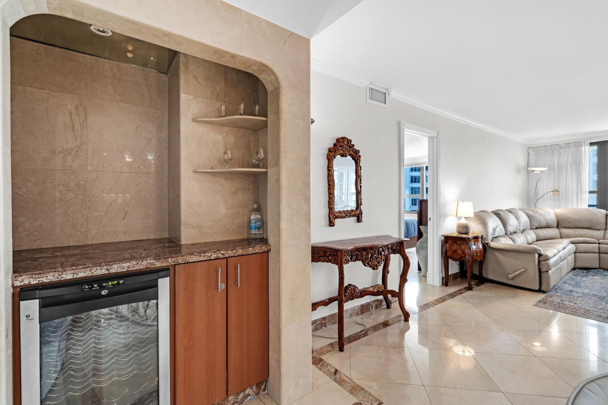 2 Bedrooms Unit Oceanfront The Alexander * Miami Beach