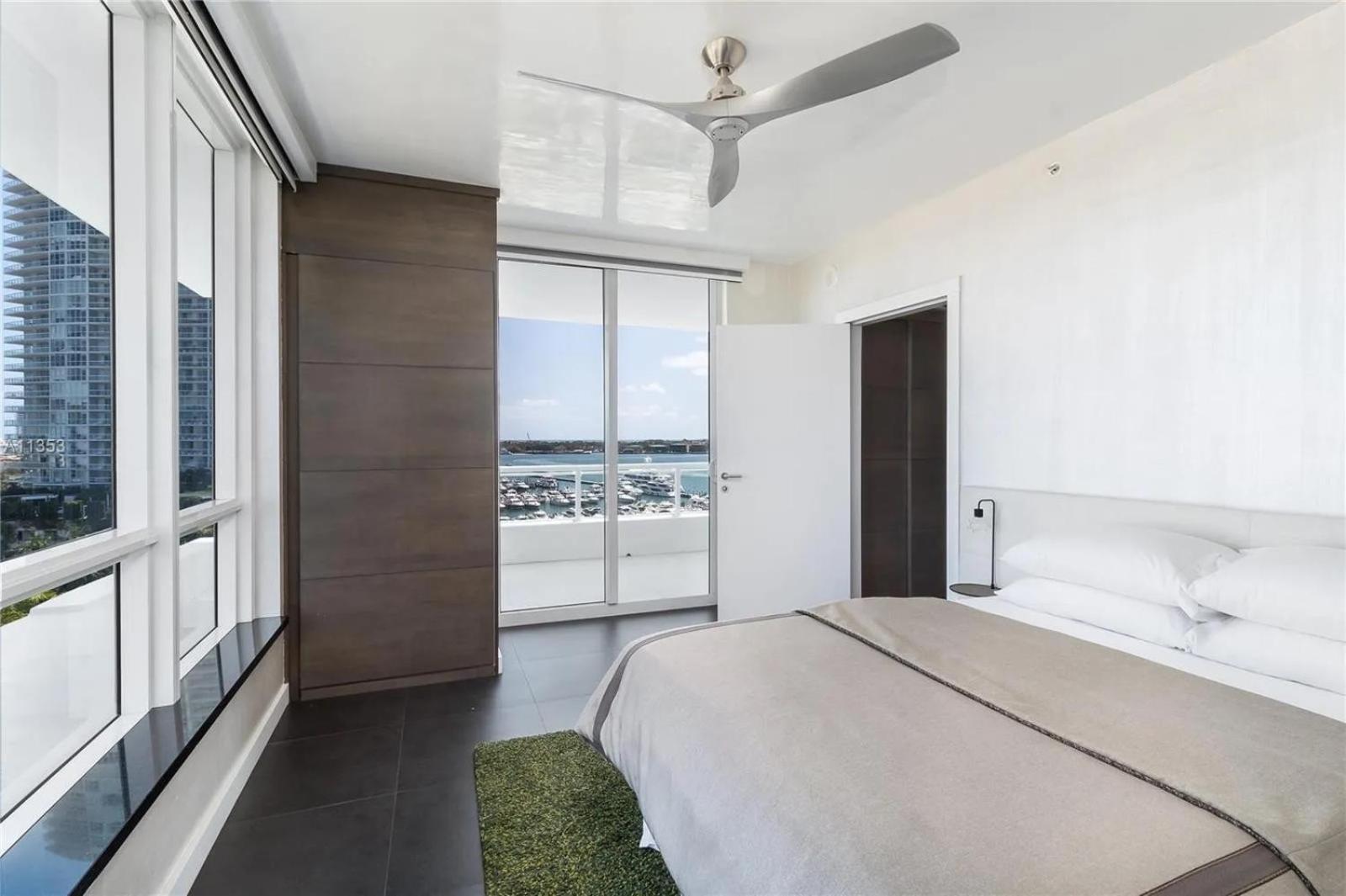 Apartment Sleek And Chic Two Bedrooms *