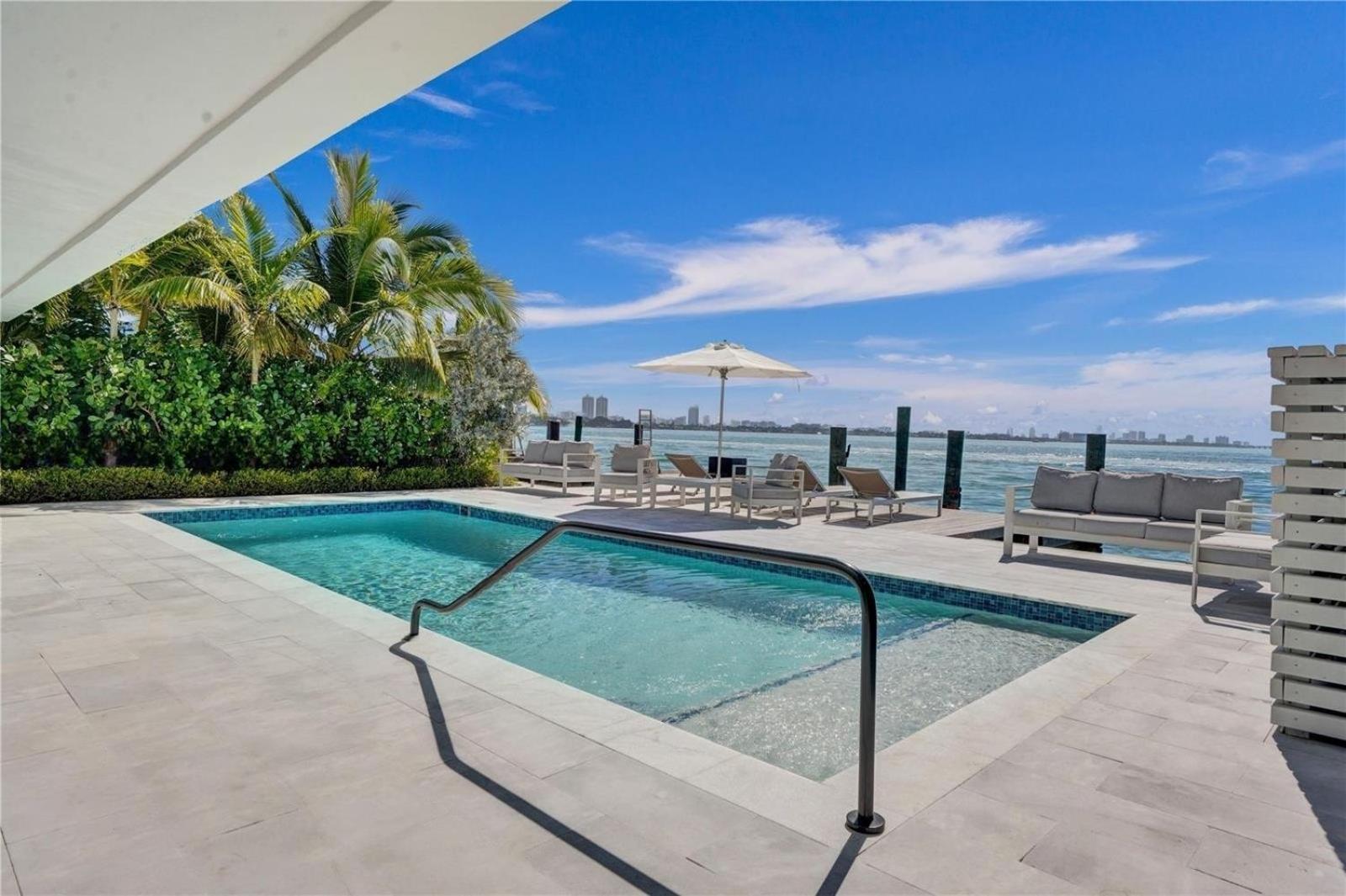 Waterfront With Panoramic Bay Views In Miami Apartment Miami Beach
