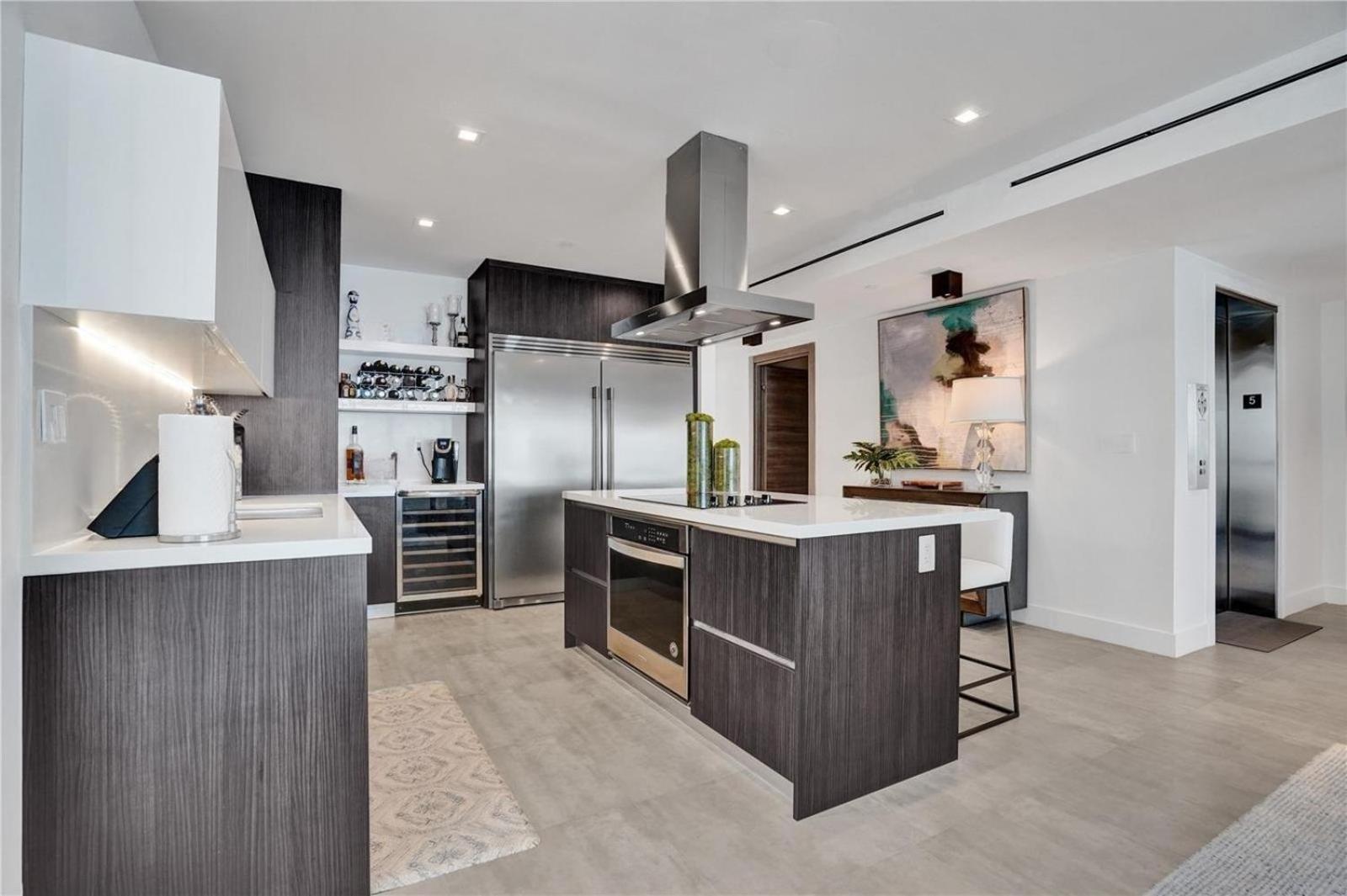 Waterfront With Panoramic Bay Views In Miami * Miami Beach
