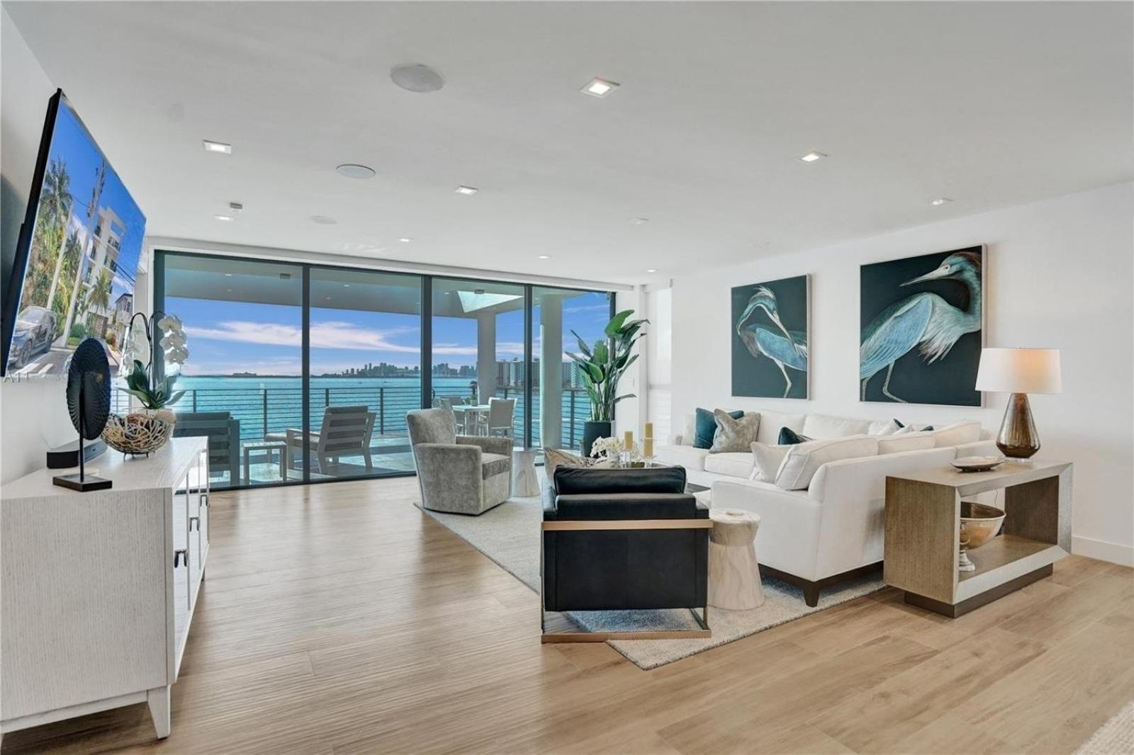 Waterfront With Panoramic Bay Views In Miami Apartment Miami Beach