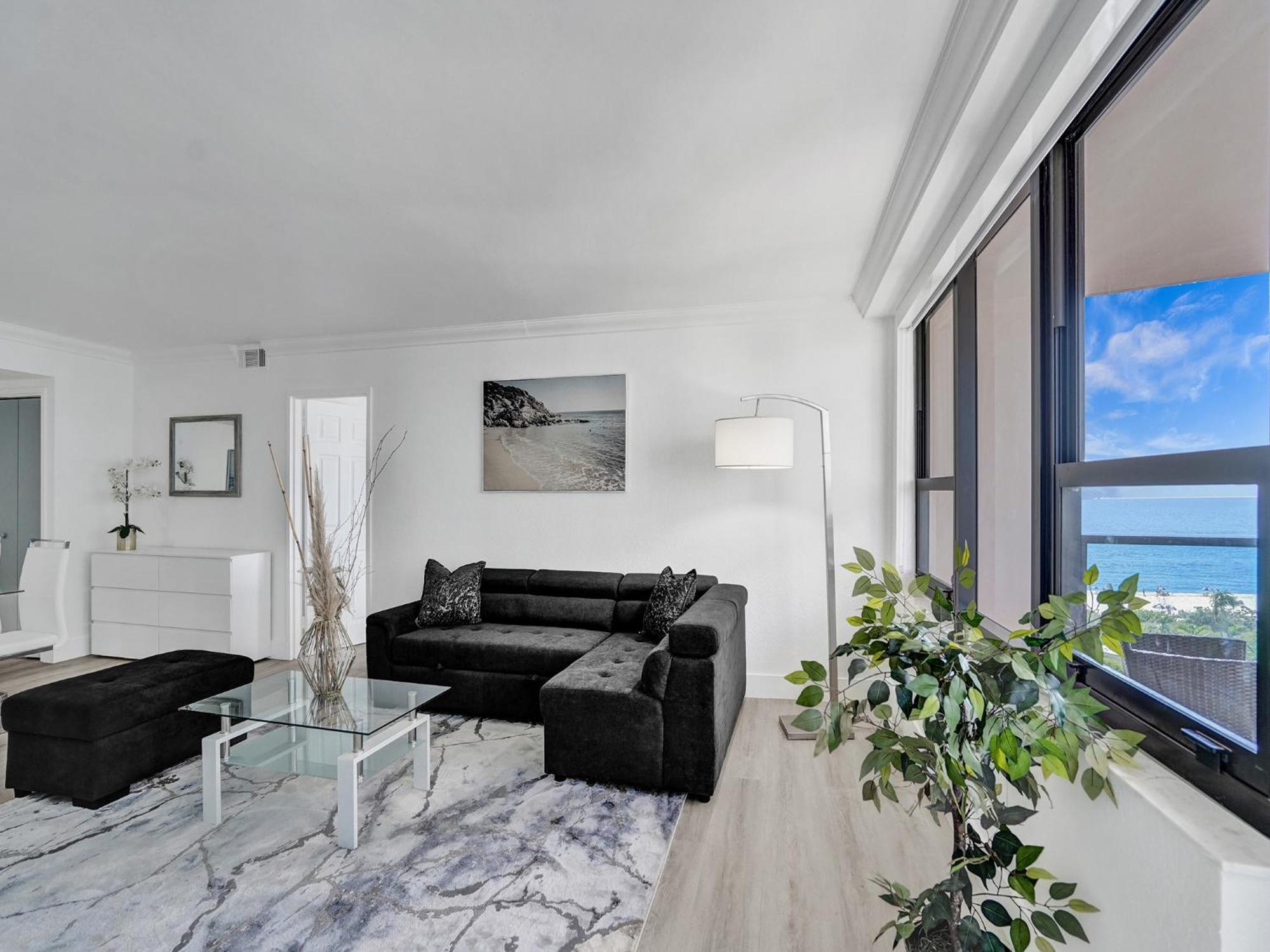 Ocean View Spacious Service 907 Apartment *
