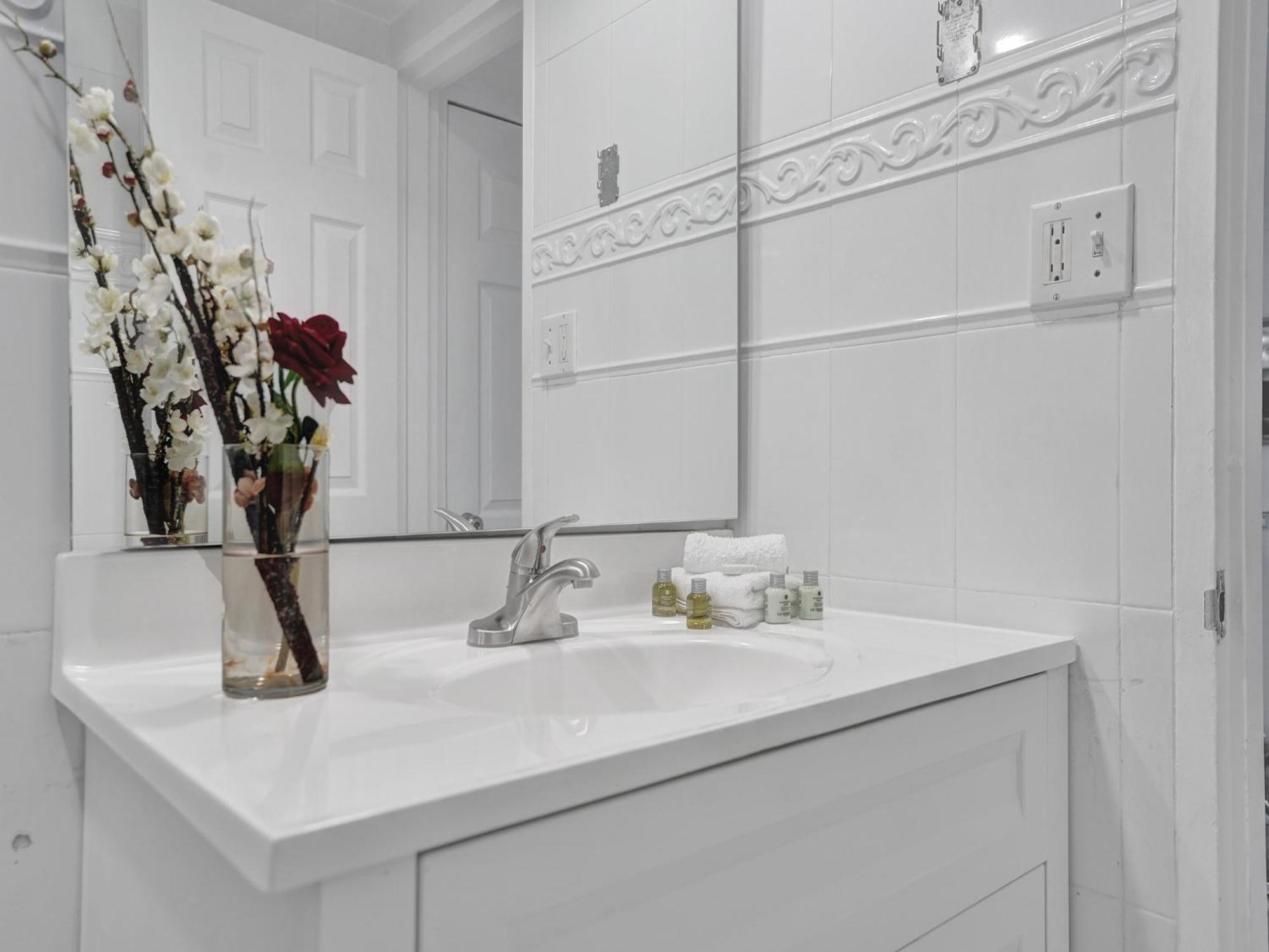 Ocean View Spacious Service 907 Miami Beach