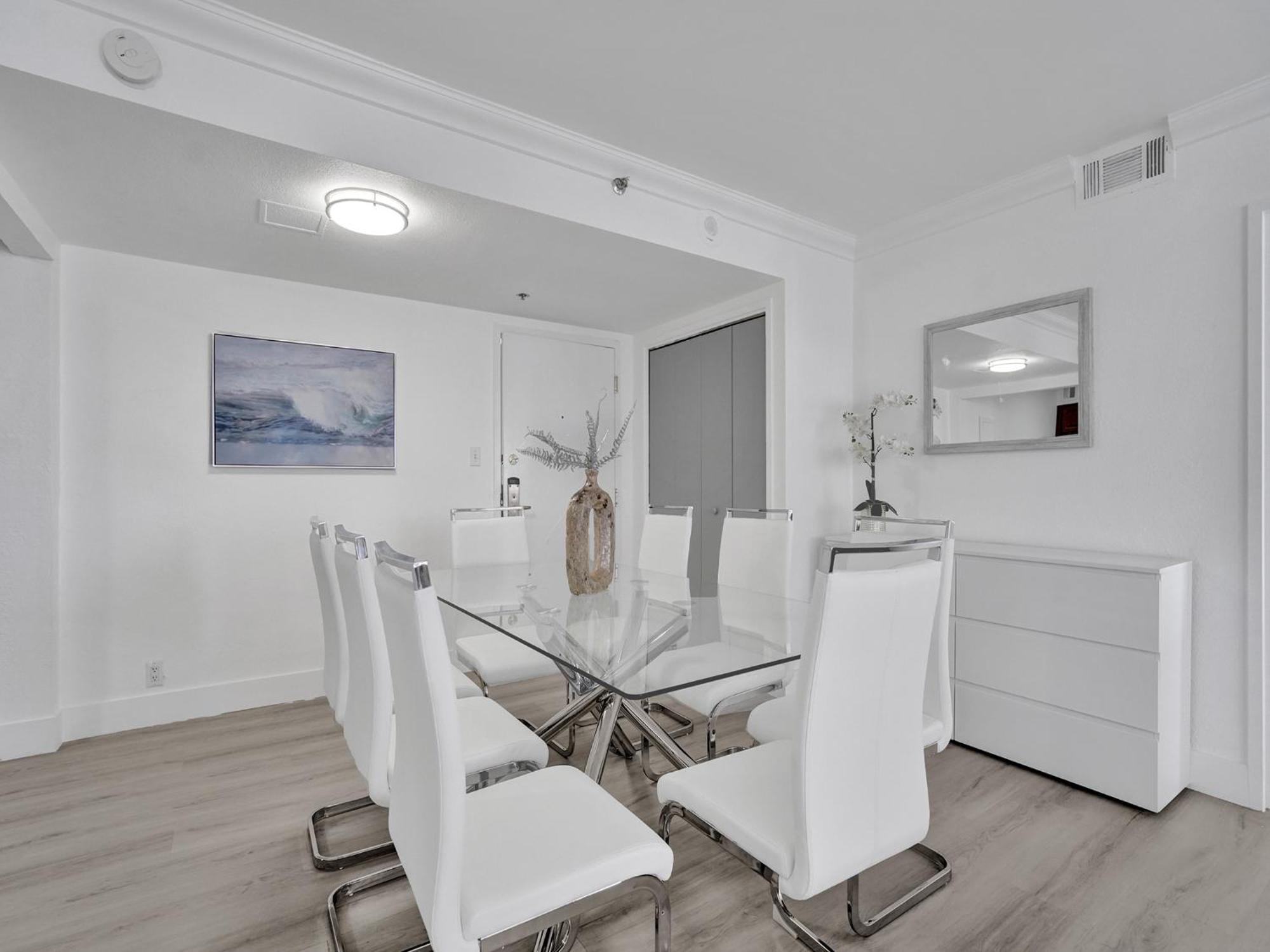 Ocean View Spacious Service 907
