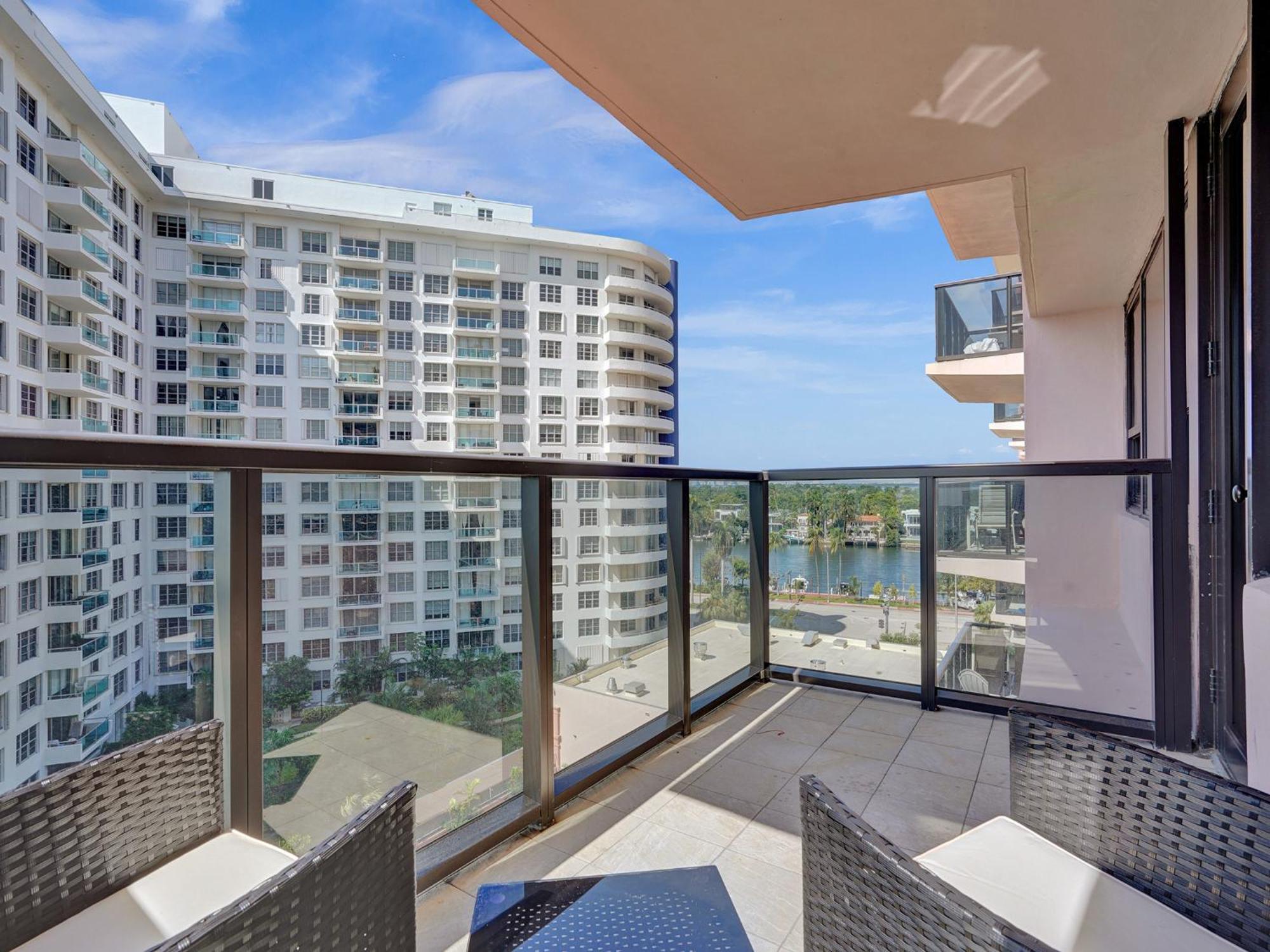 Ocean View Spacious Service 907 Apartment