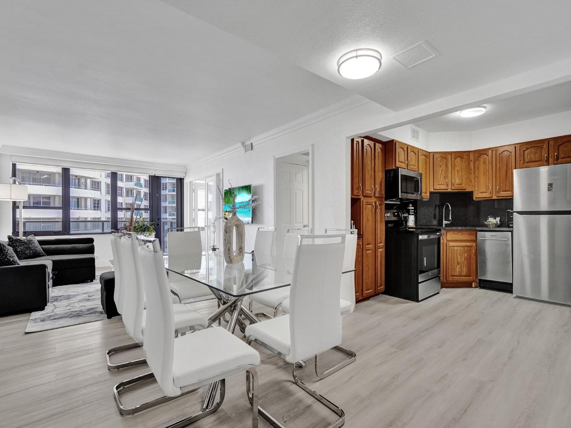 Ocean View Spacious Service 907 Apartment