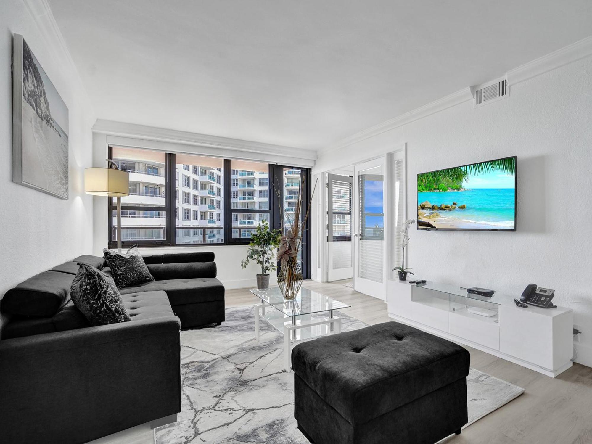 Ocean View Spacious Service 907 *