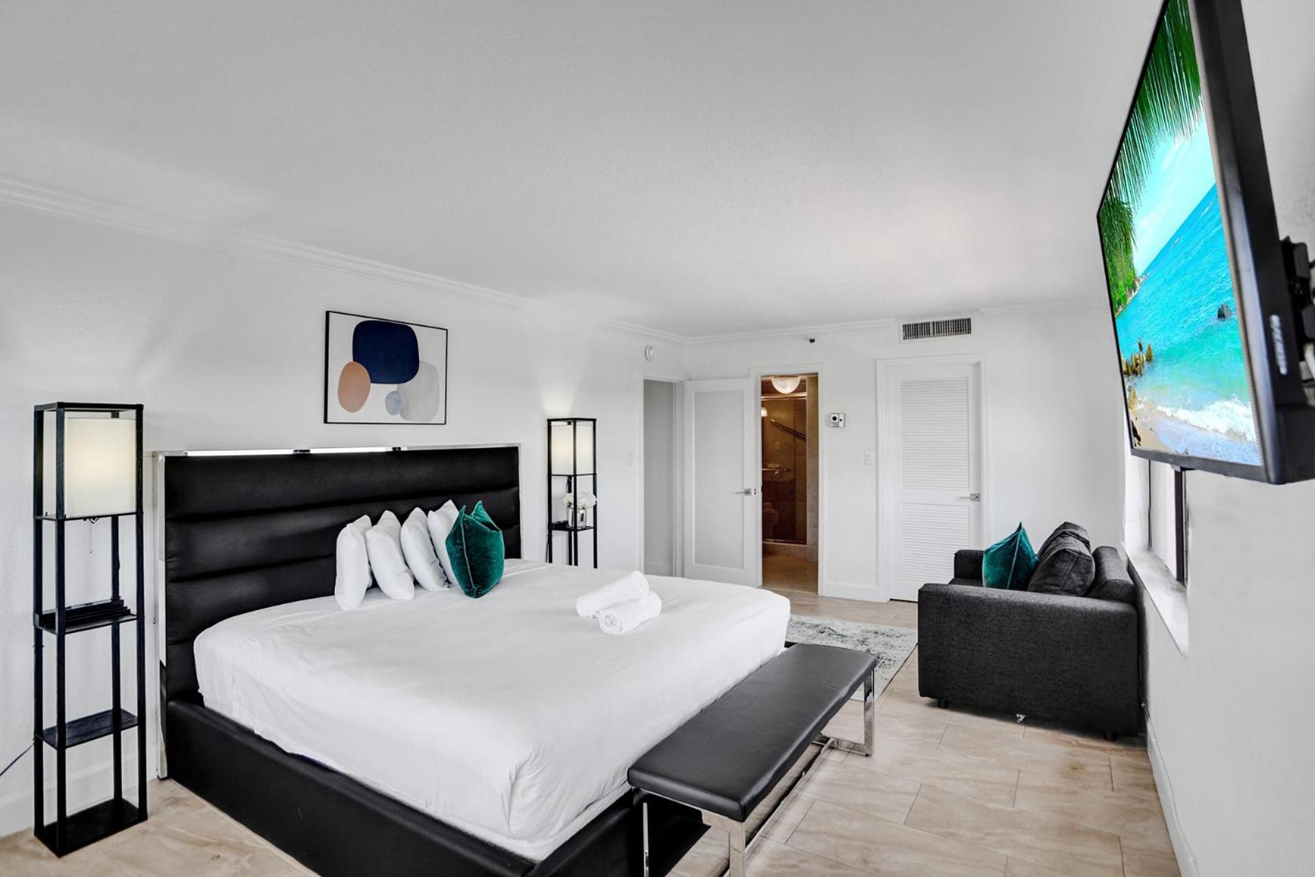 Corner 2br With Ocean View And Access 820 Miami Beach