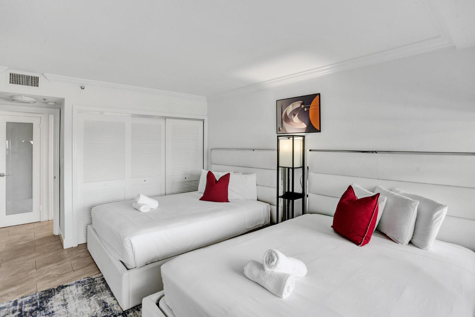 Corner 2br With Ocean View And Access 820 Apartment Miami Beach