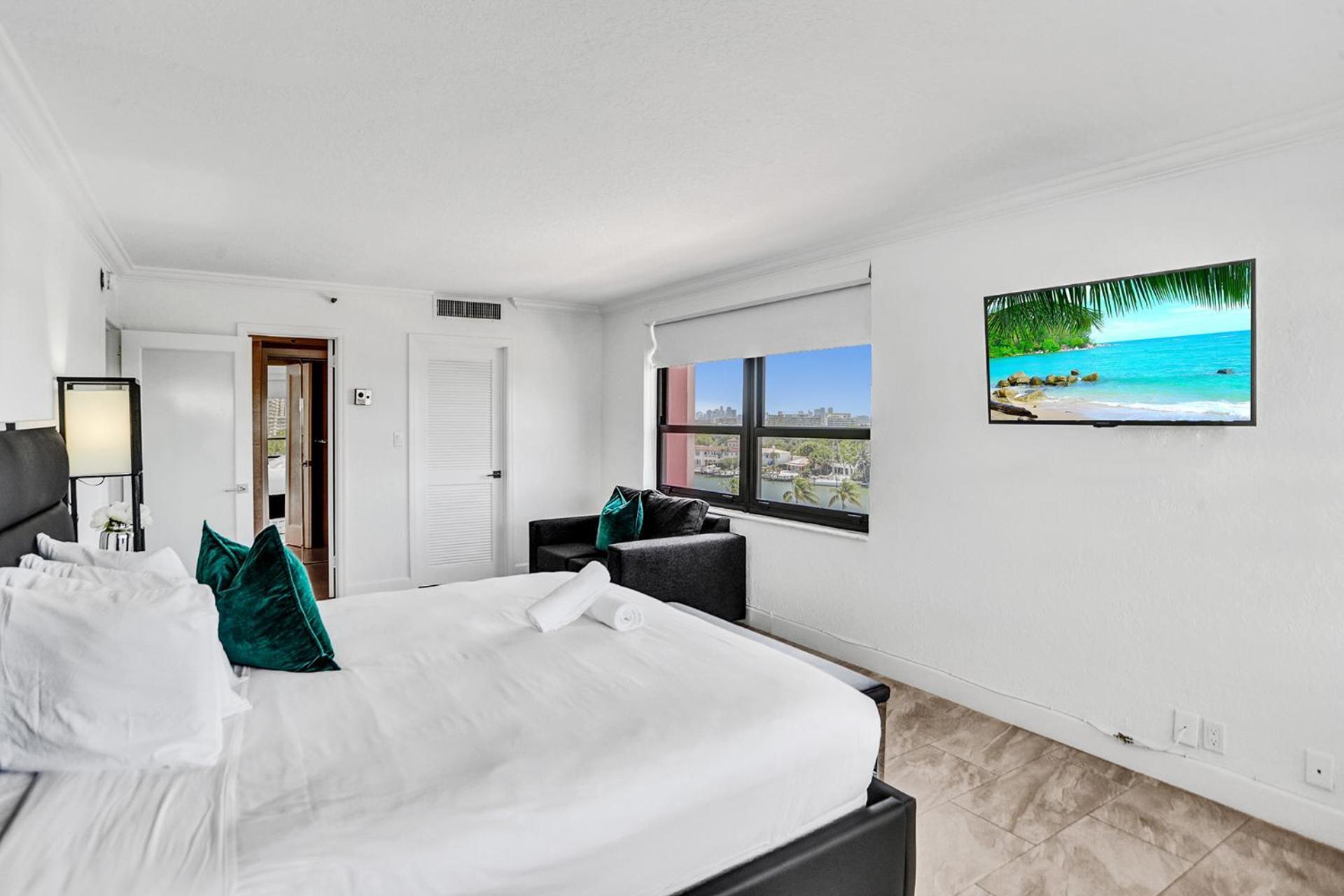 Corner 2br With Ocean View And Access 820 Apartment