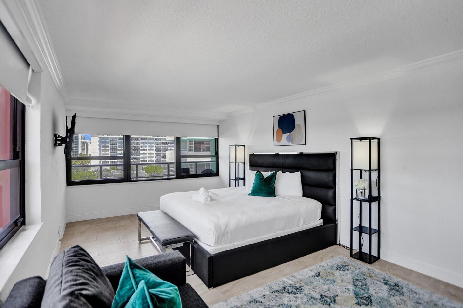 Corner 2br With Ocean View And Access 820 Miami Beach