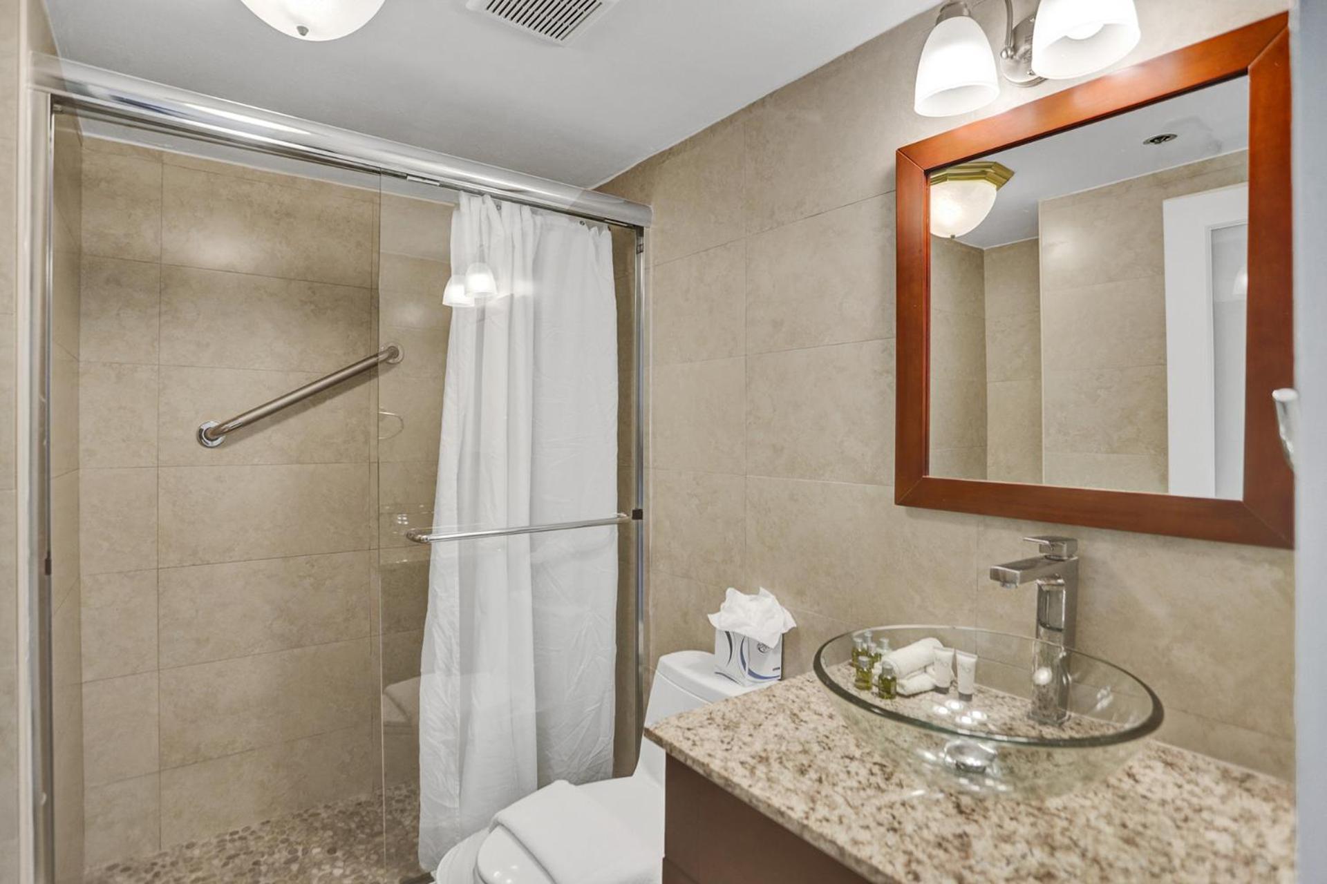 Corner 2br With Ocean View And Access 820 Apartment
