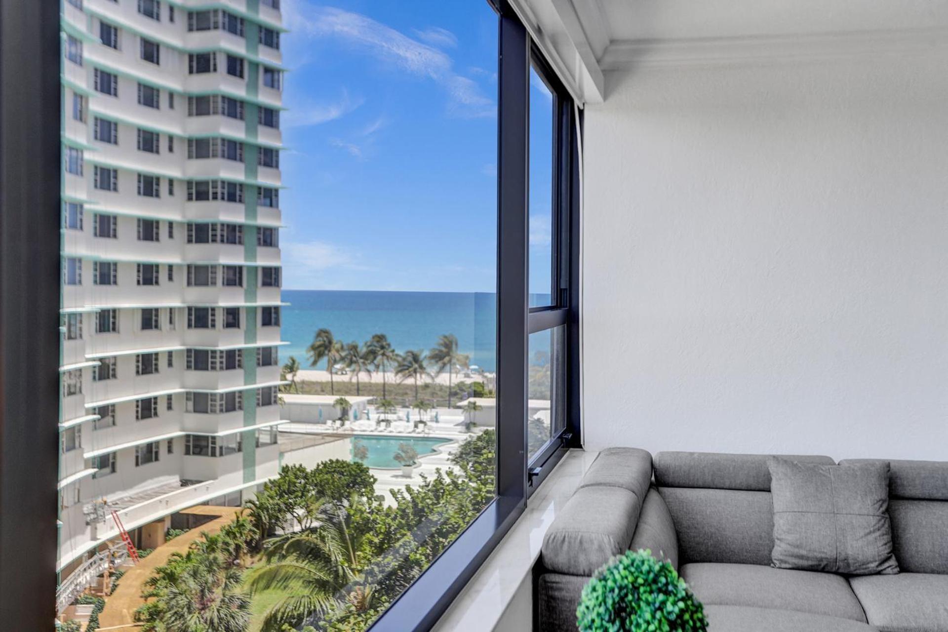 Corner 2br With Ocean View And Access 820