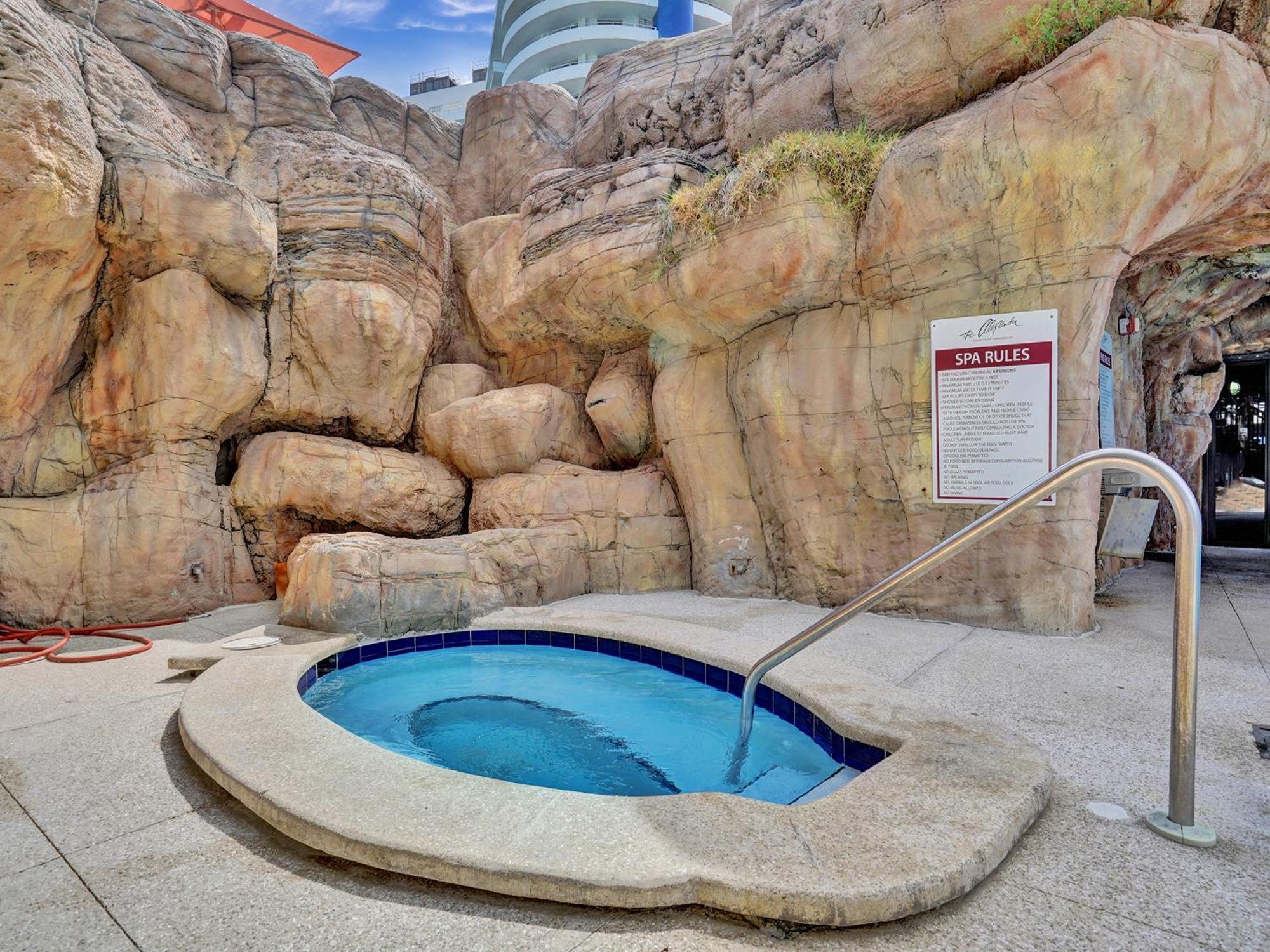 Spacious Ocean View Service 803 Apartment