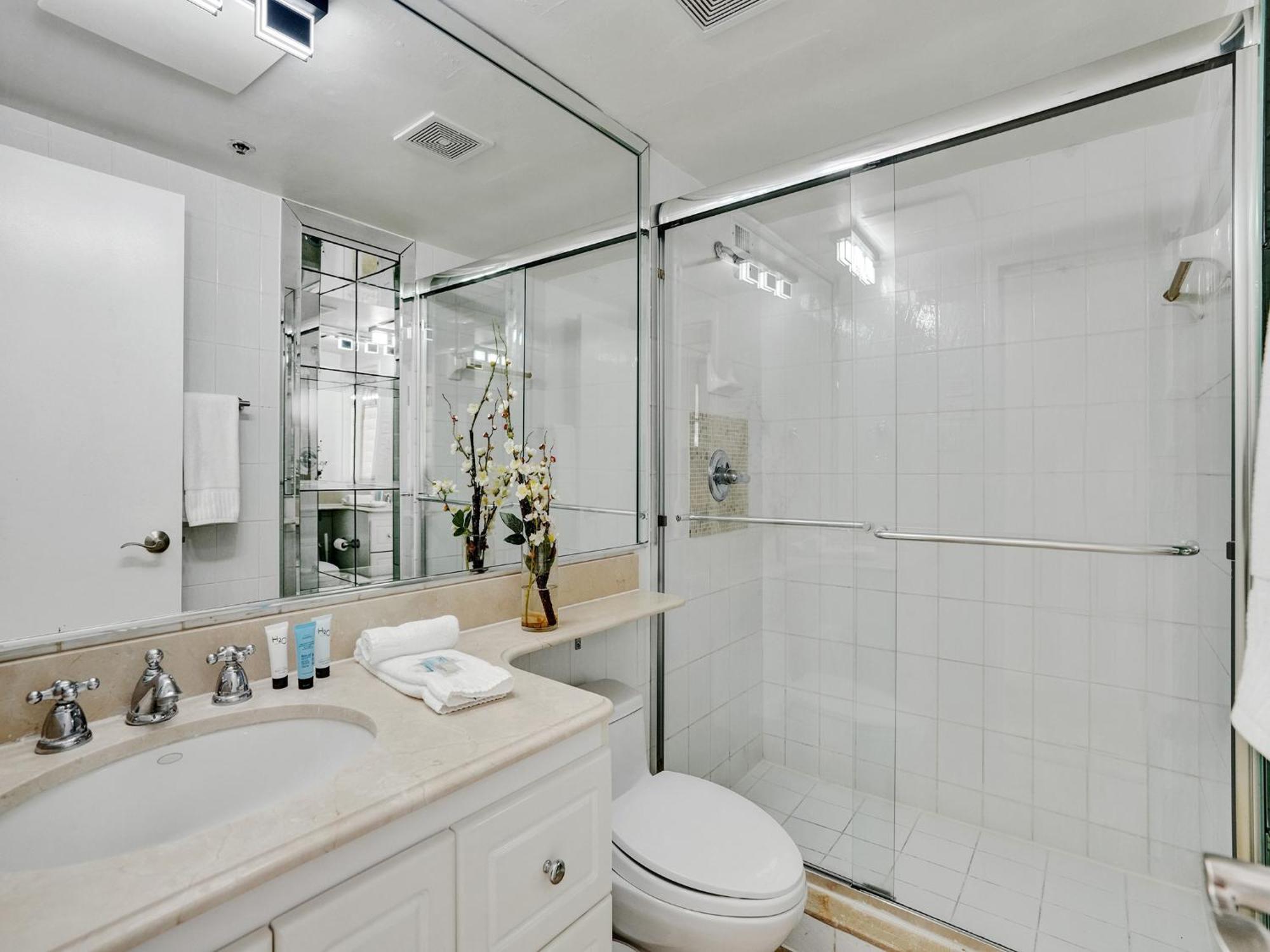 Apartment 921 *