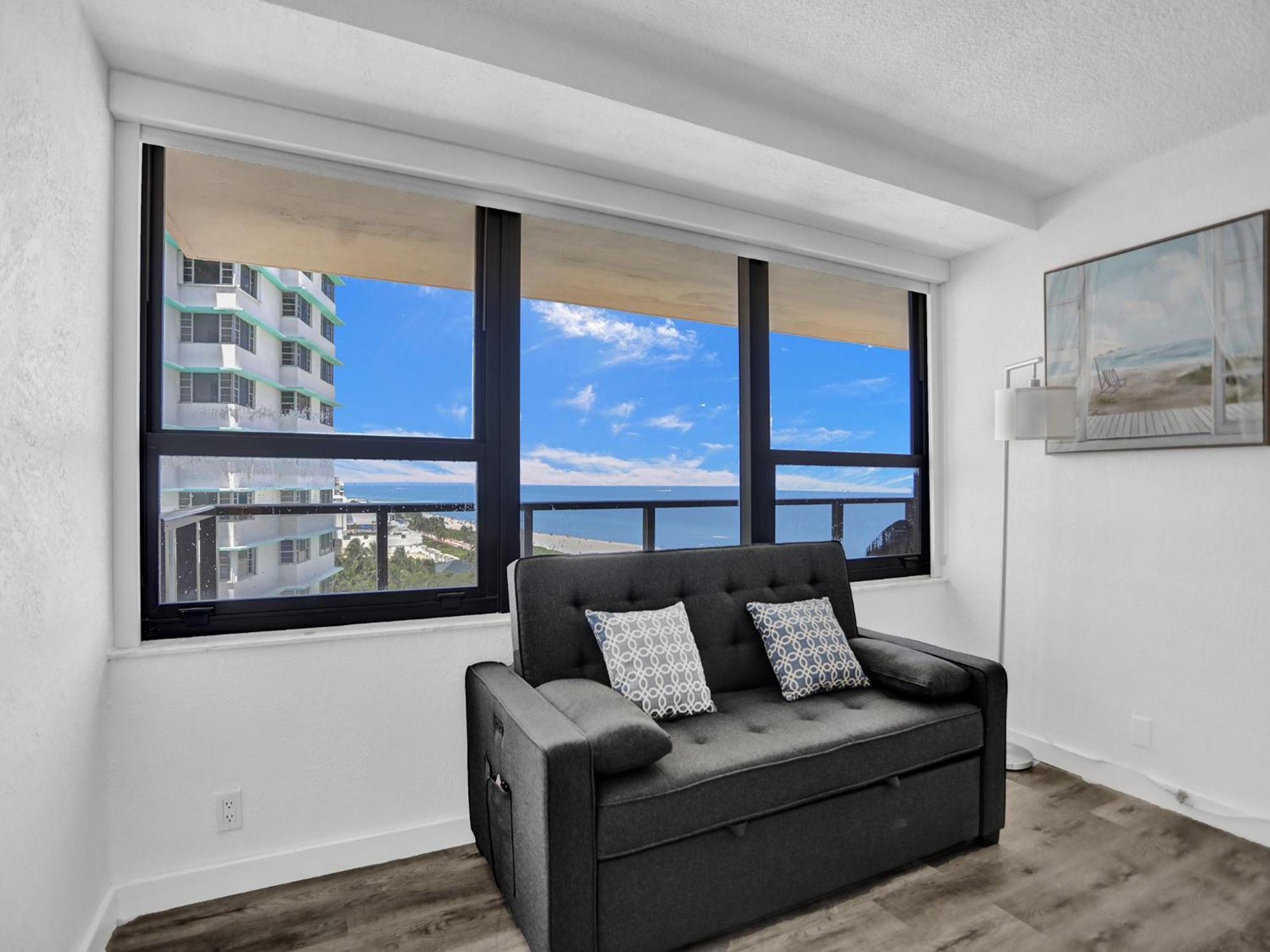 Beautiful In 1004 Apartment