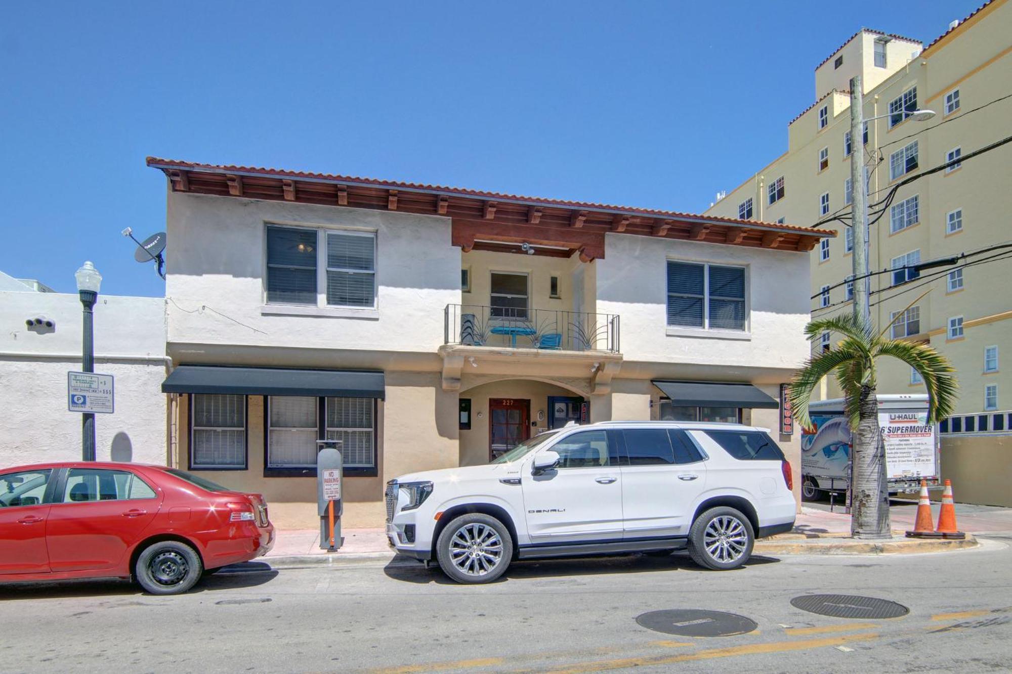 Apartment 2 B/r W/private Balcony, Heart Of South *