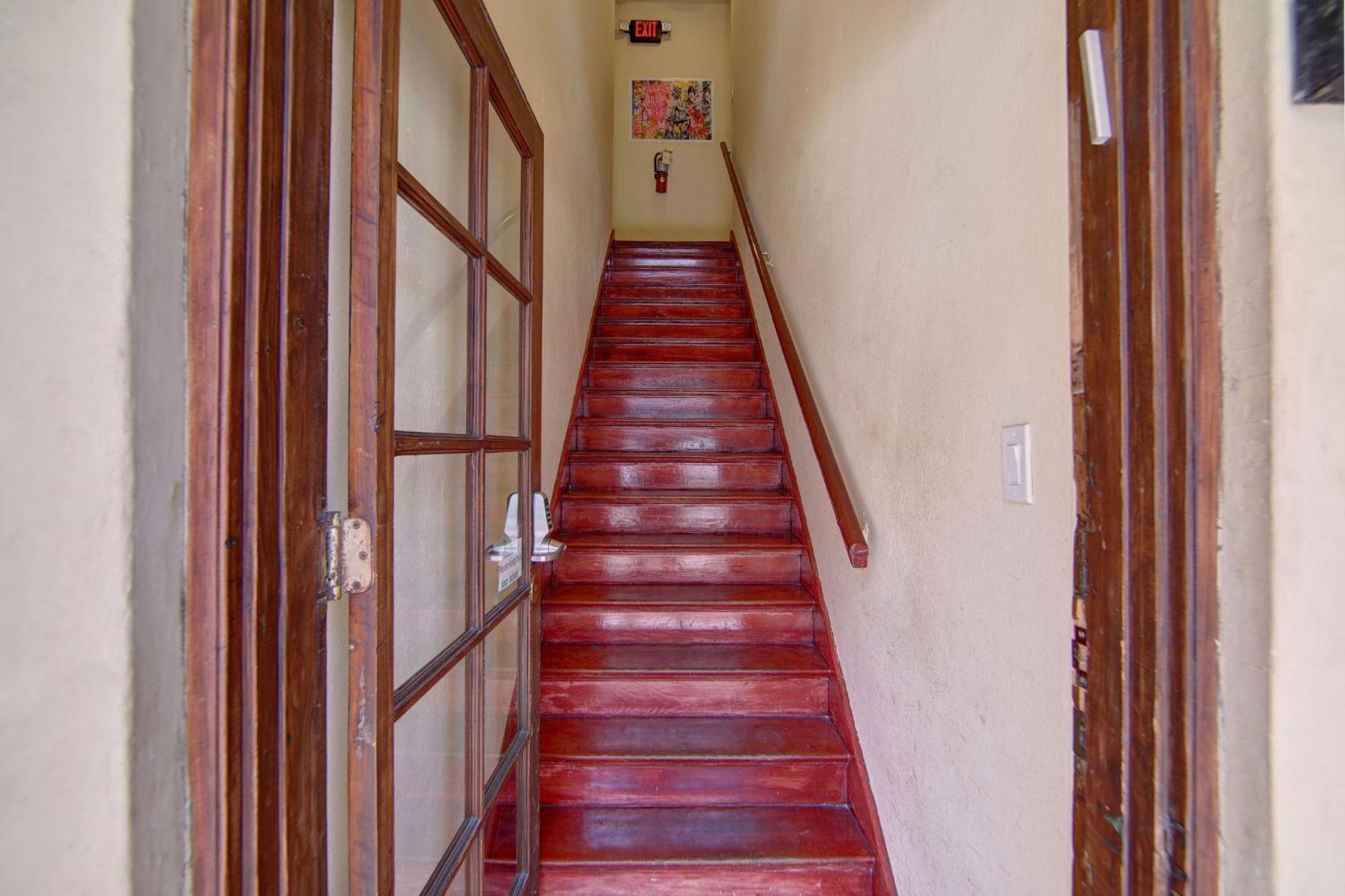 2 B/r W/private Balcony, Heart Of South *