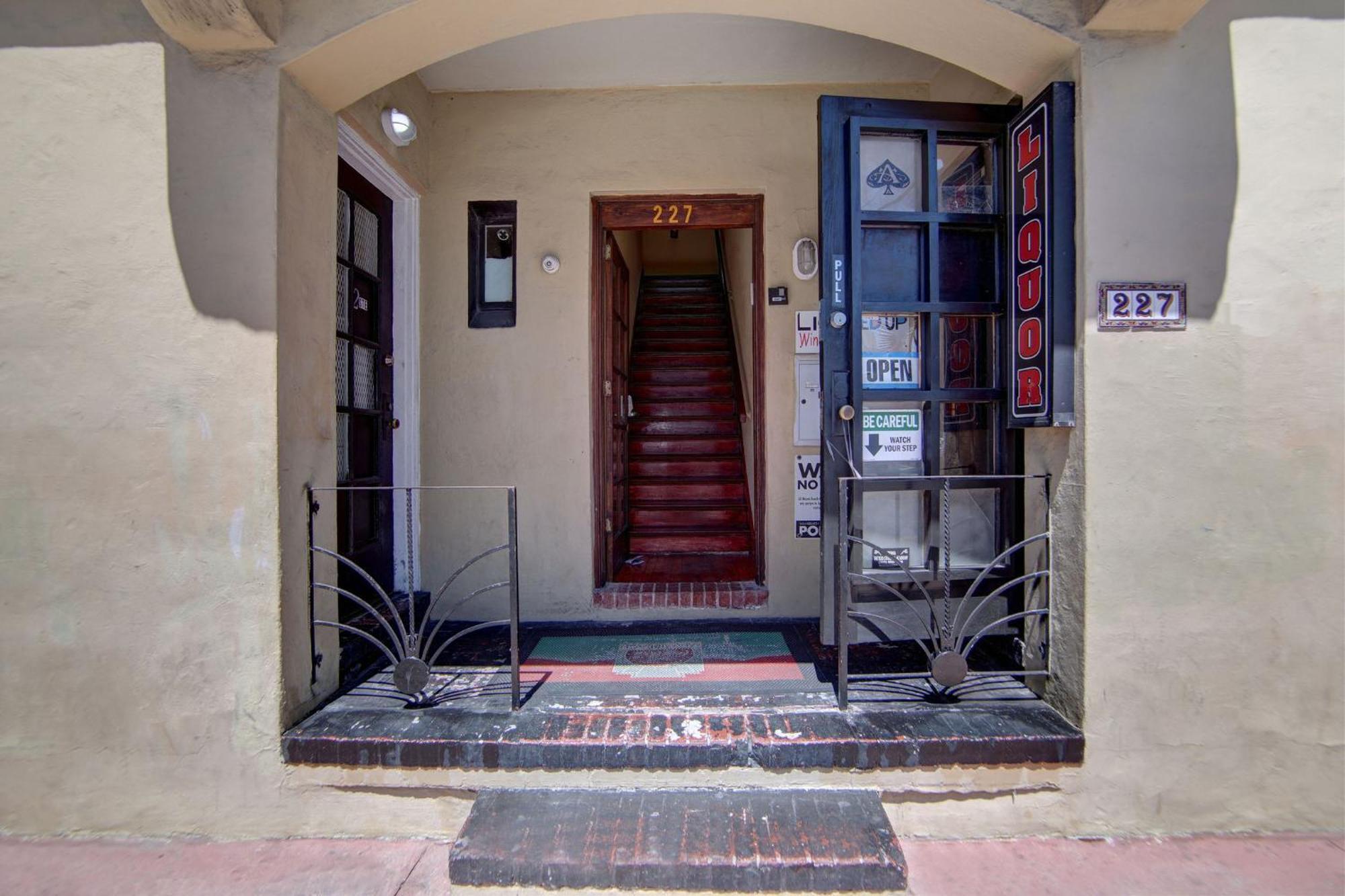 Apartment 2 B/r W/private Balcony, Heart Of South *
