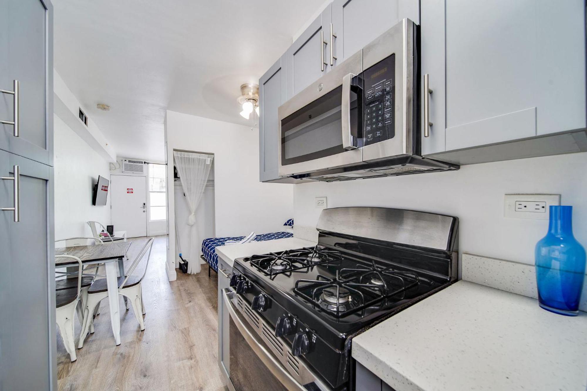 Apartment Ocean Drive Comfy Apt, W/2 Queen Beds By The