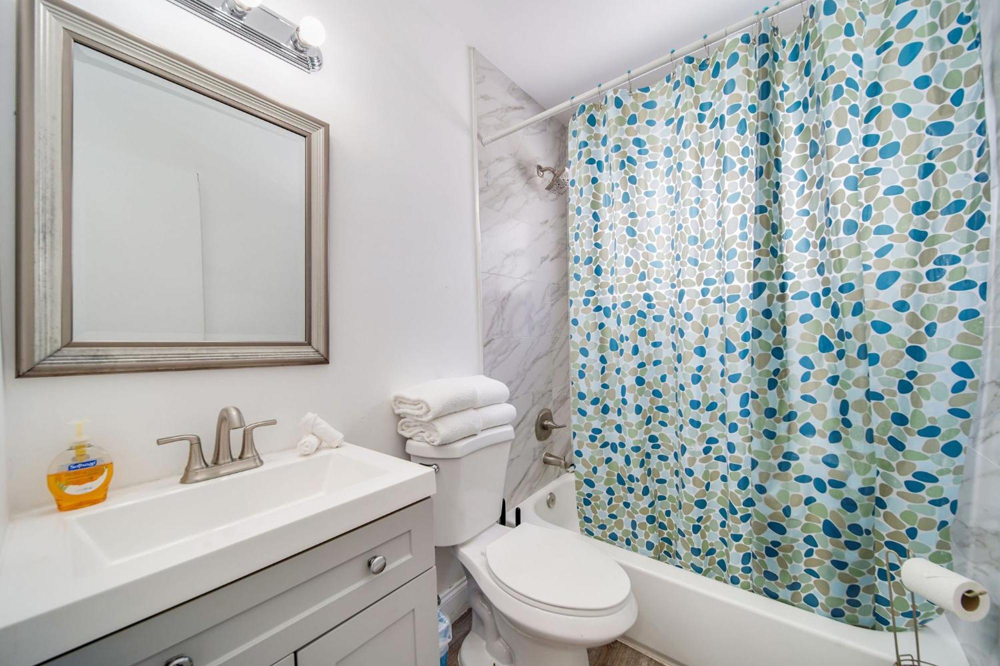 Ocean Drive Comfy Apt, W/2 Queen Beds By The