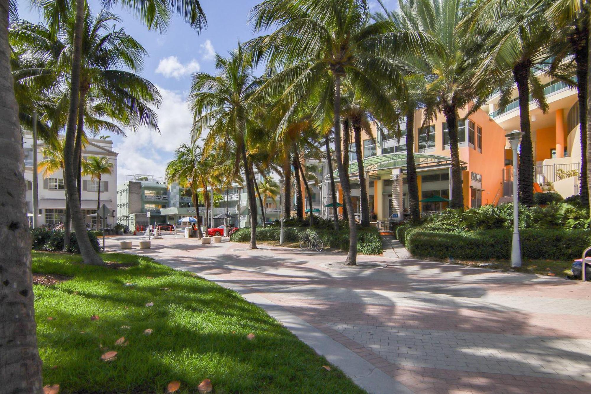 Balcony View W/2 Queen Beds, Ocean Dr Miami Beach