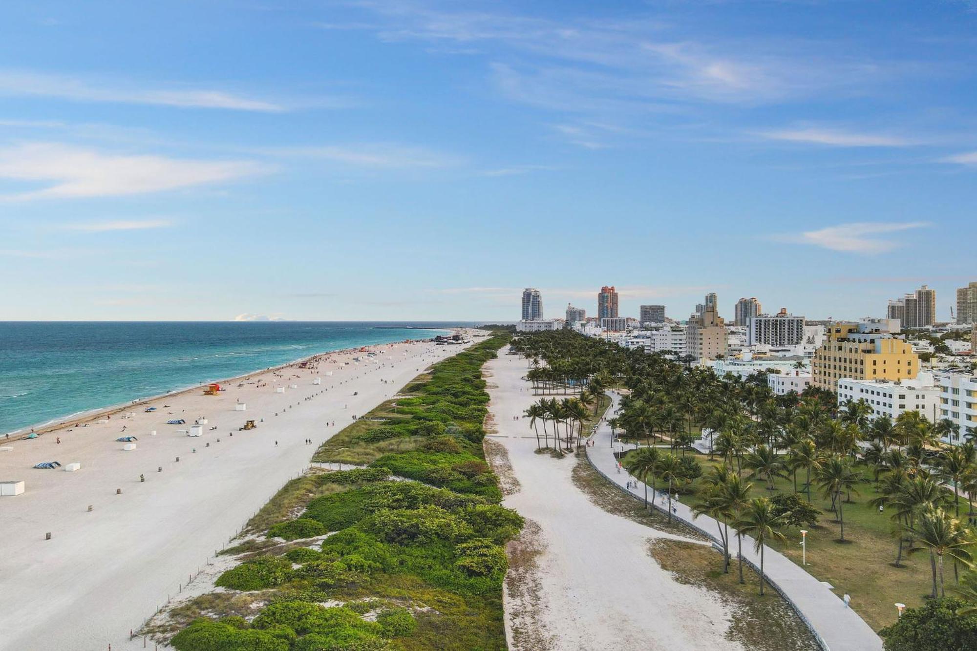 Apartment Balcony View W/2 Queen Beds, Ocean Dr Miami Beach