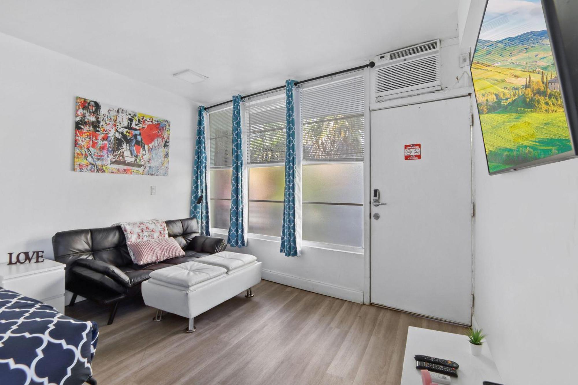 Apartment Balcony View W/2 Queen Beds, Ocean Dr *