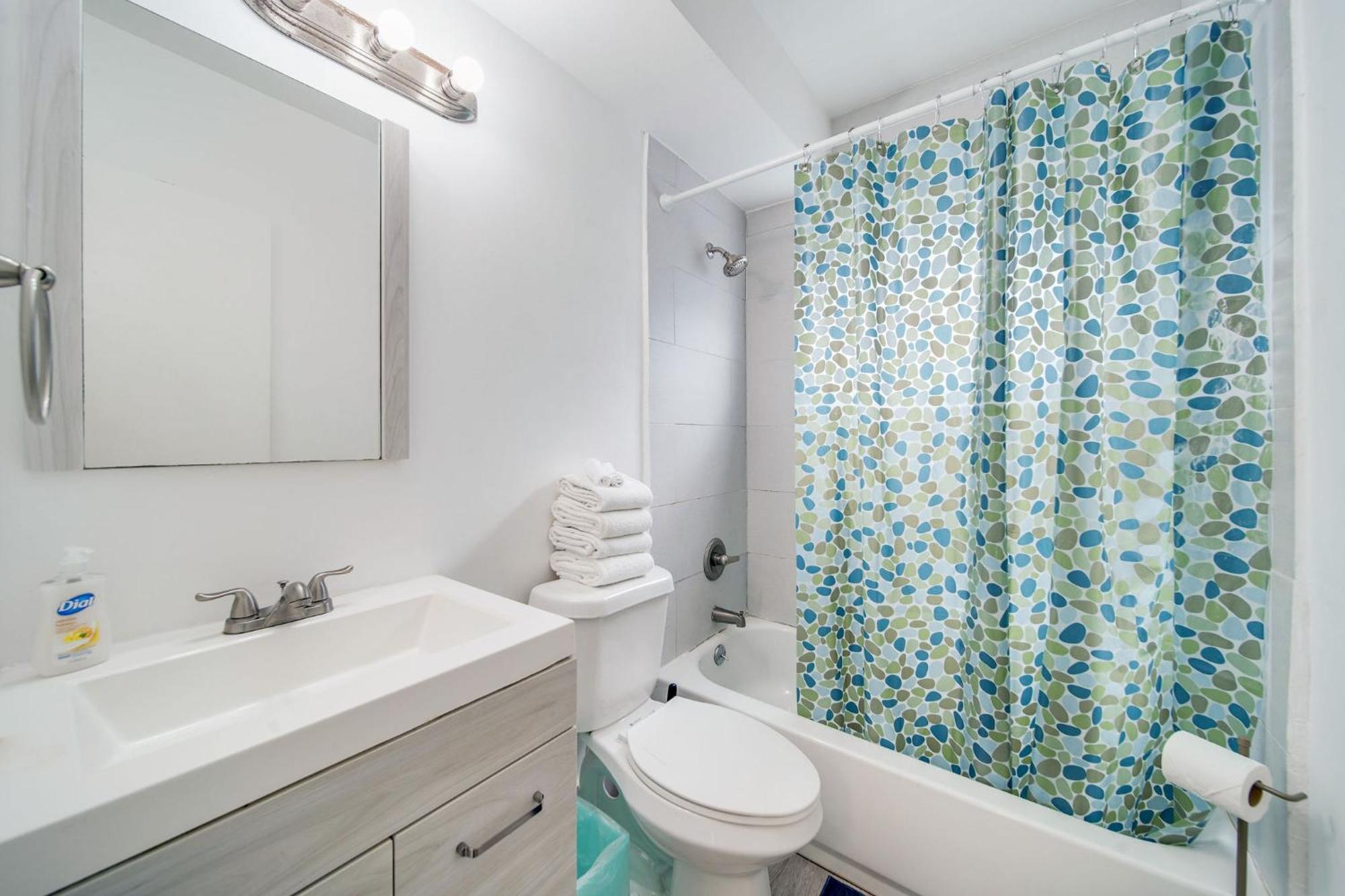 Beachside 1 B/r, W/2 Queen Beds, Ocean Drive Sobe *