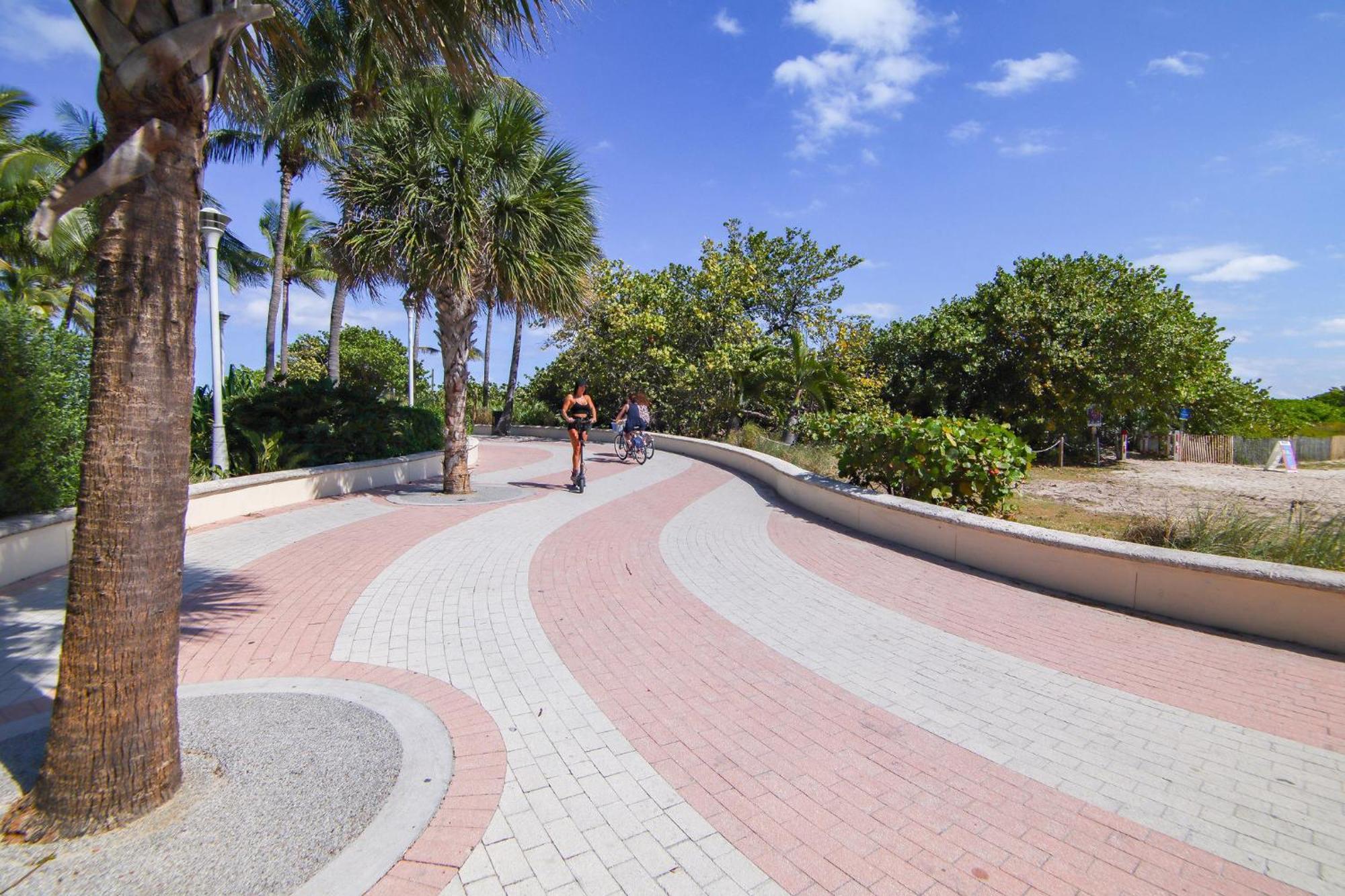 Balcony View W/2 Queen Beds, Ocean Dr * Miami Beach