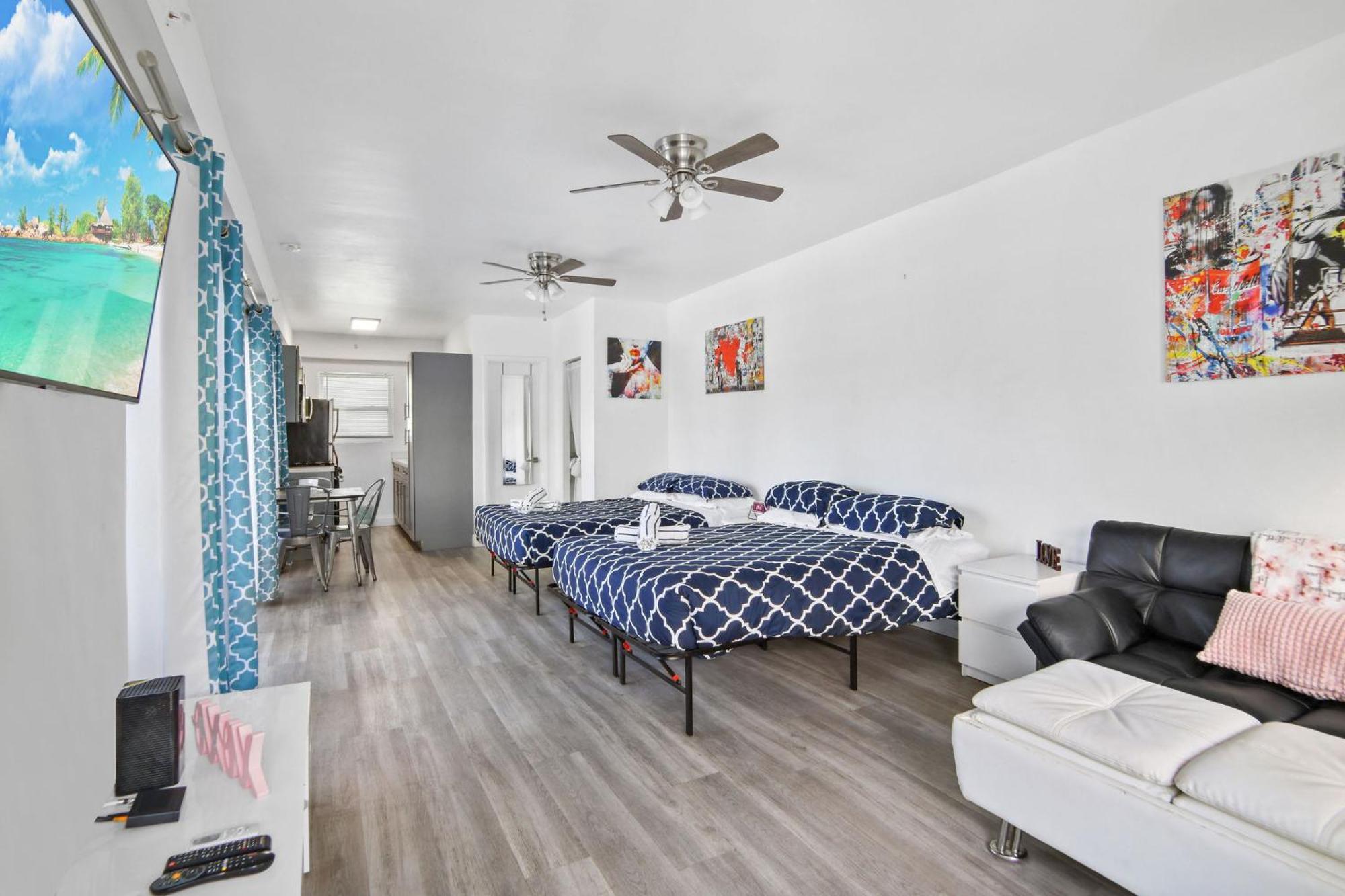 Balcony View W/2 Queen Beds, Ocean Dr Apartment