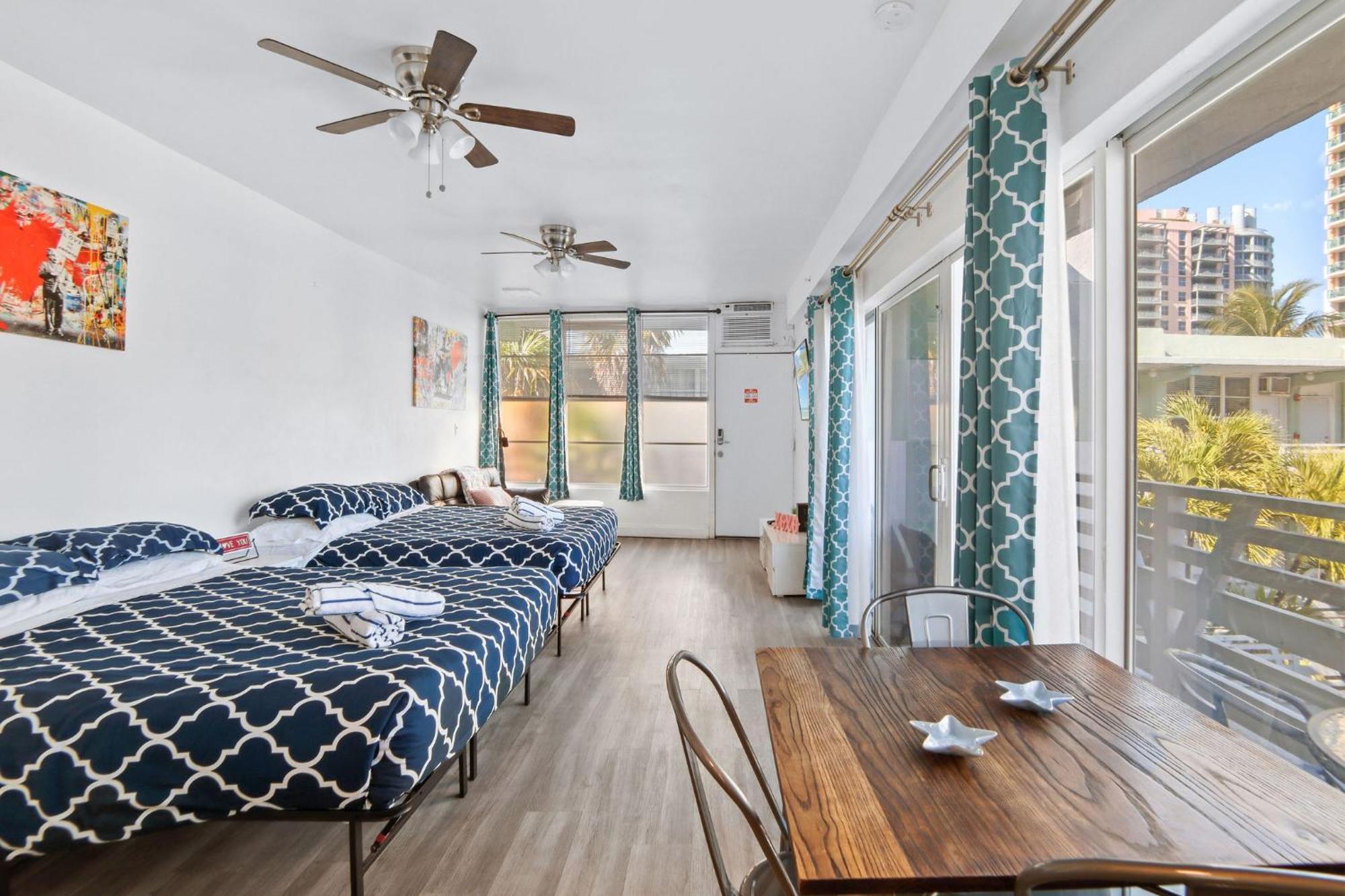Balcony View W/2 Queen Beds, Ocean Dr Apartment Miami Beach