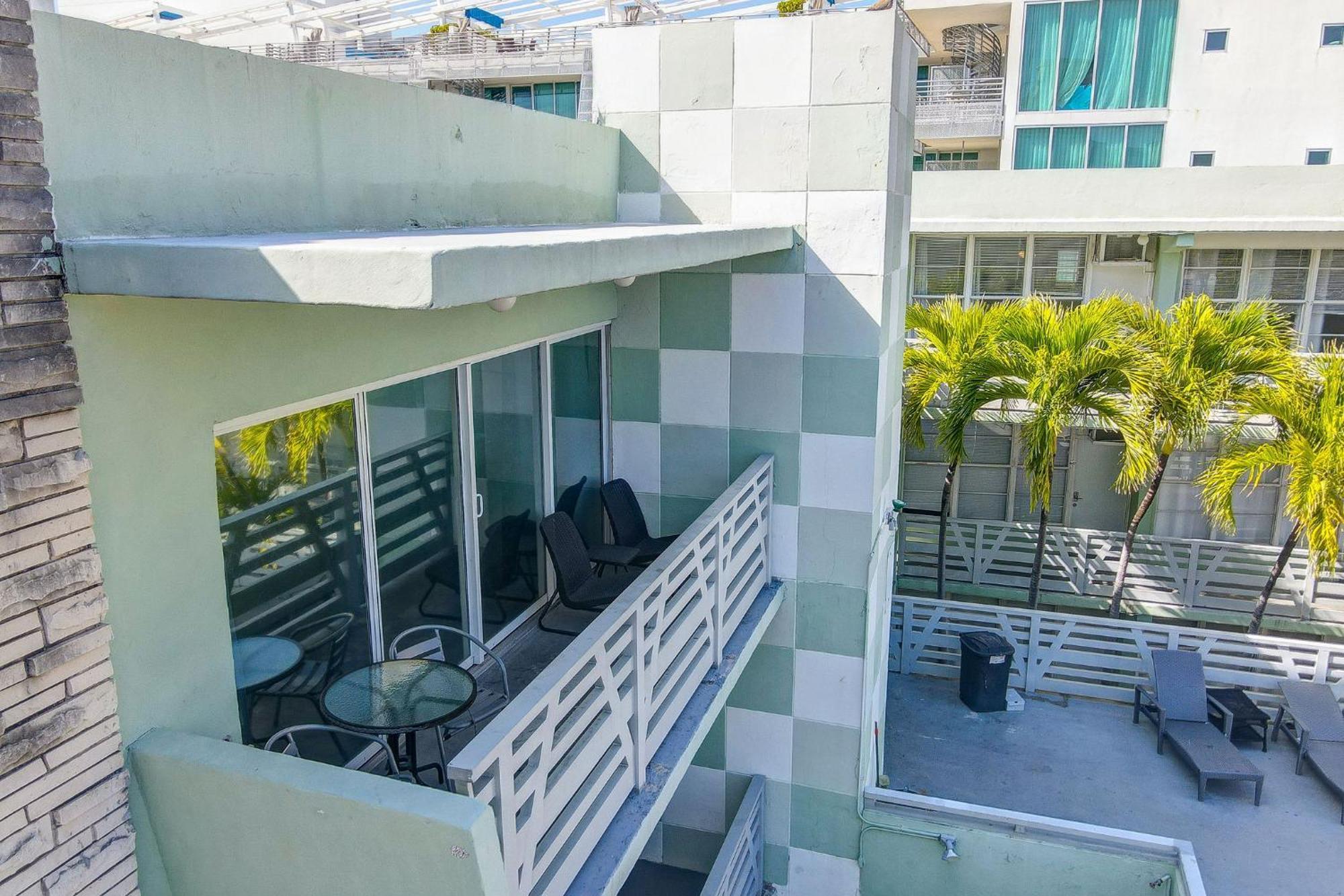 Balcony View W/2 Queen Beds, Ocean Dr * Miami Beach