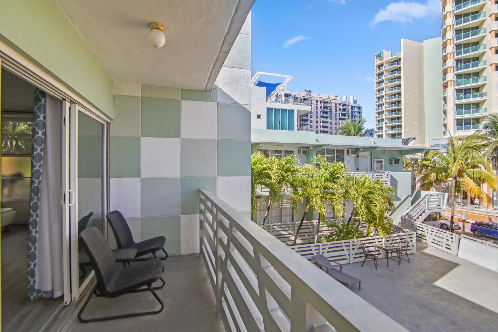 Balcony View W/2 Queen Beds, Ocean Dr Apartment Miami Beach