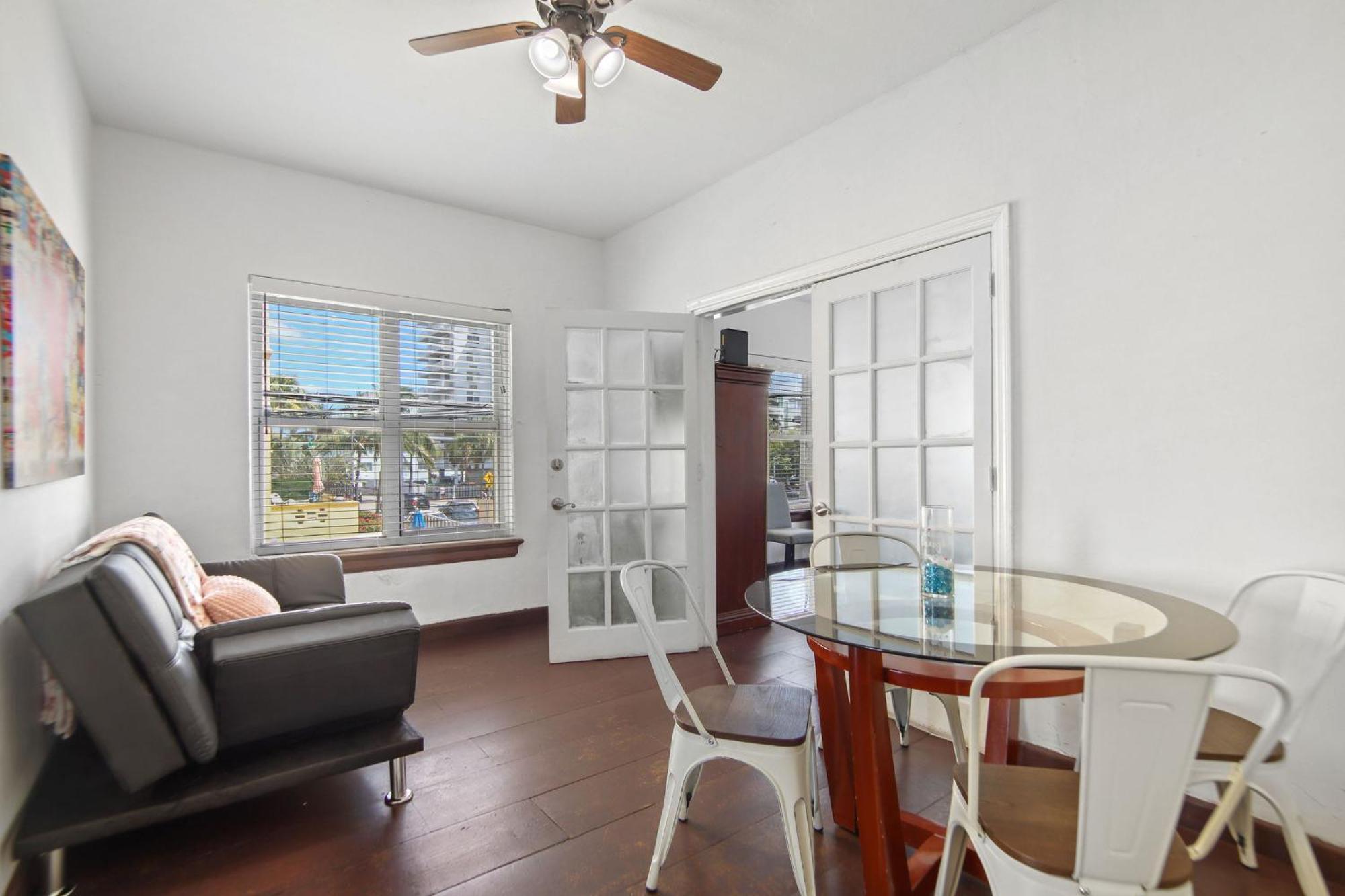 2 B/r W/private Balcony, Heart Of South *