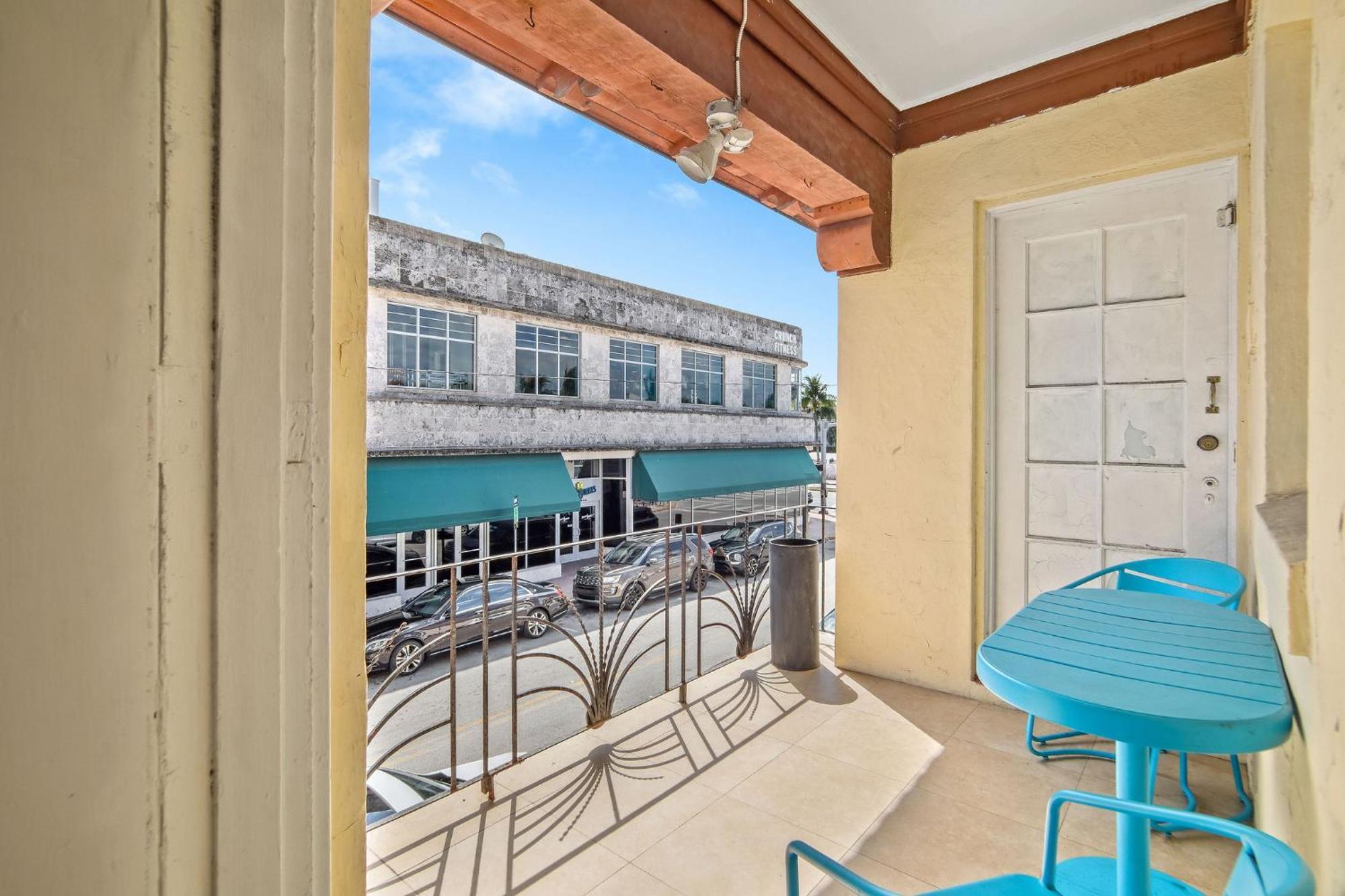 2 B/r W/private Balcony, Heart Of South Apartment Miami Beach
