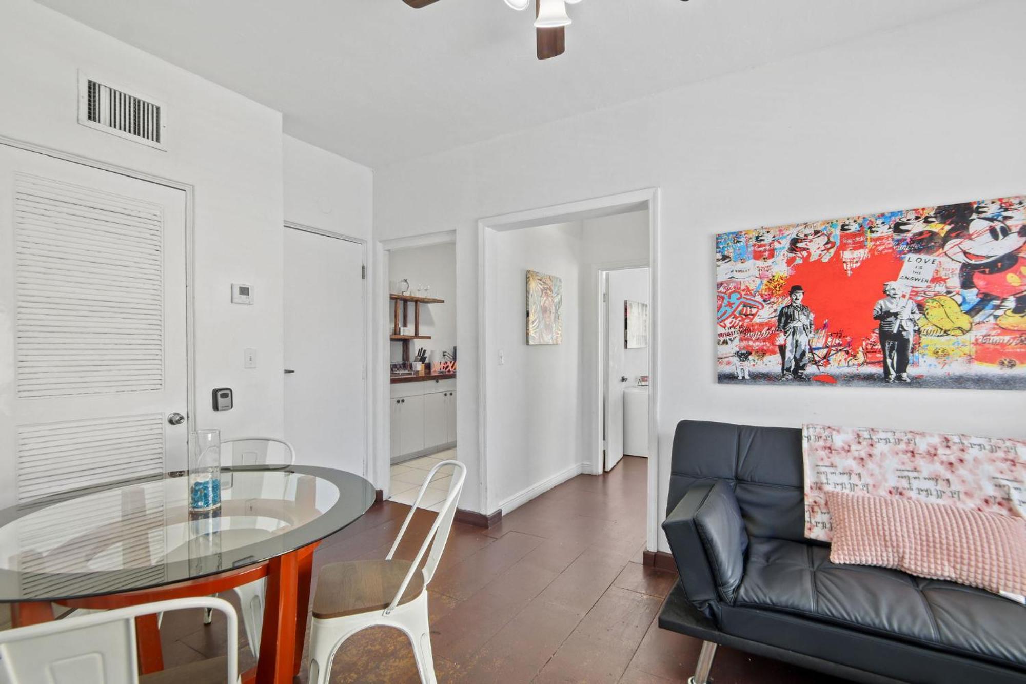 Apartment 2 B/r W/private Balcony, Heart Of South