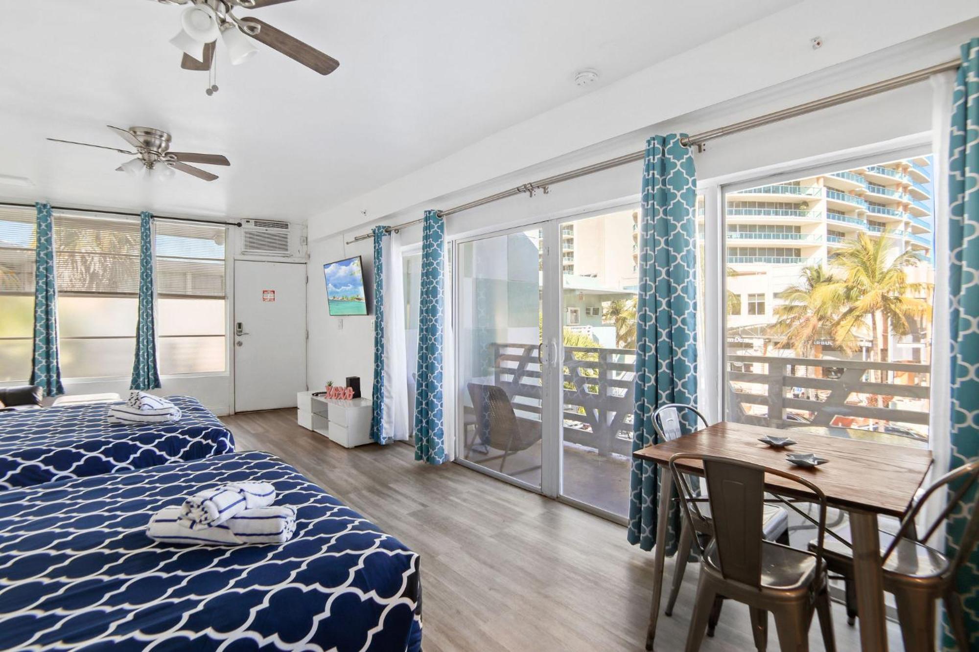 Balcony View W/2 Queen Beds, Ocean Dr Apartment Miami Beach
