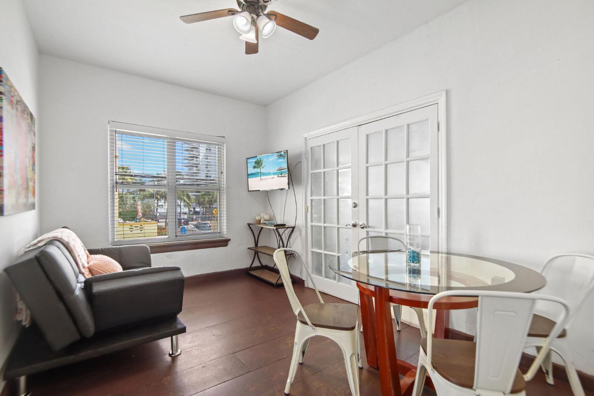 Apartment 2 B/r W/private Balcony, Heart Of South Miami Beach