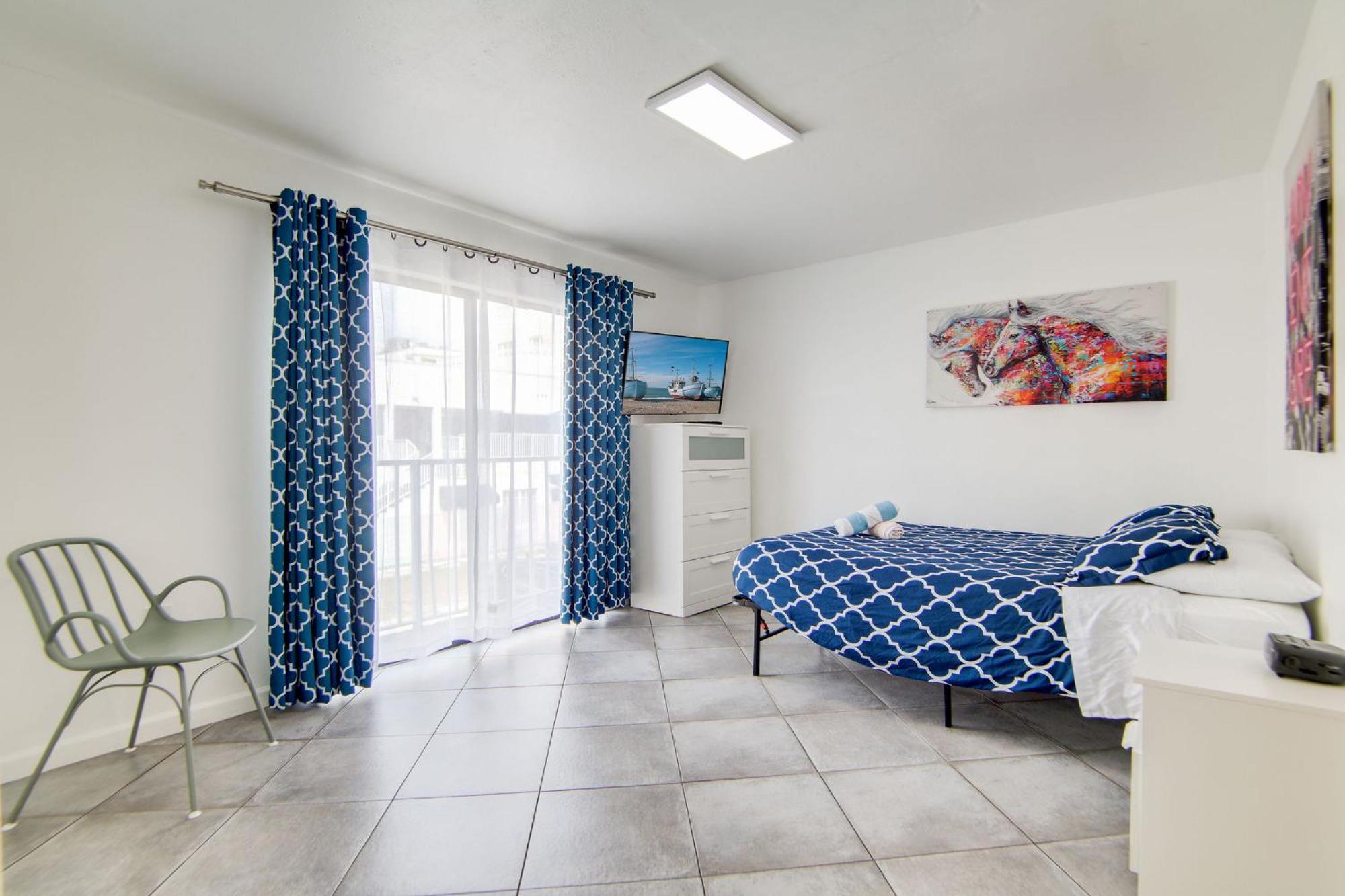 Apartment 2b/2b, Free Parking, South Beach, 1 Block 2 *