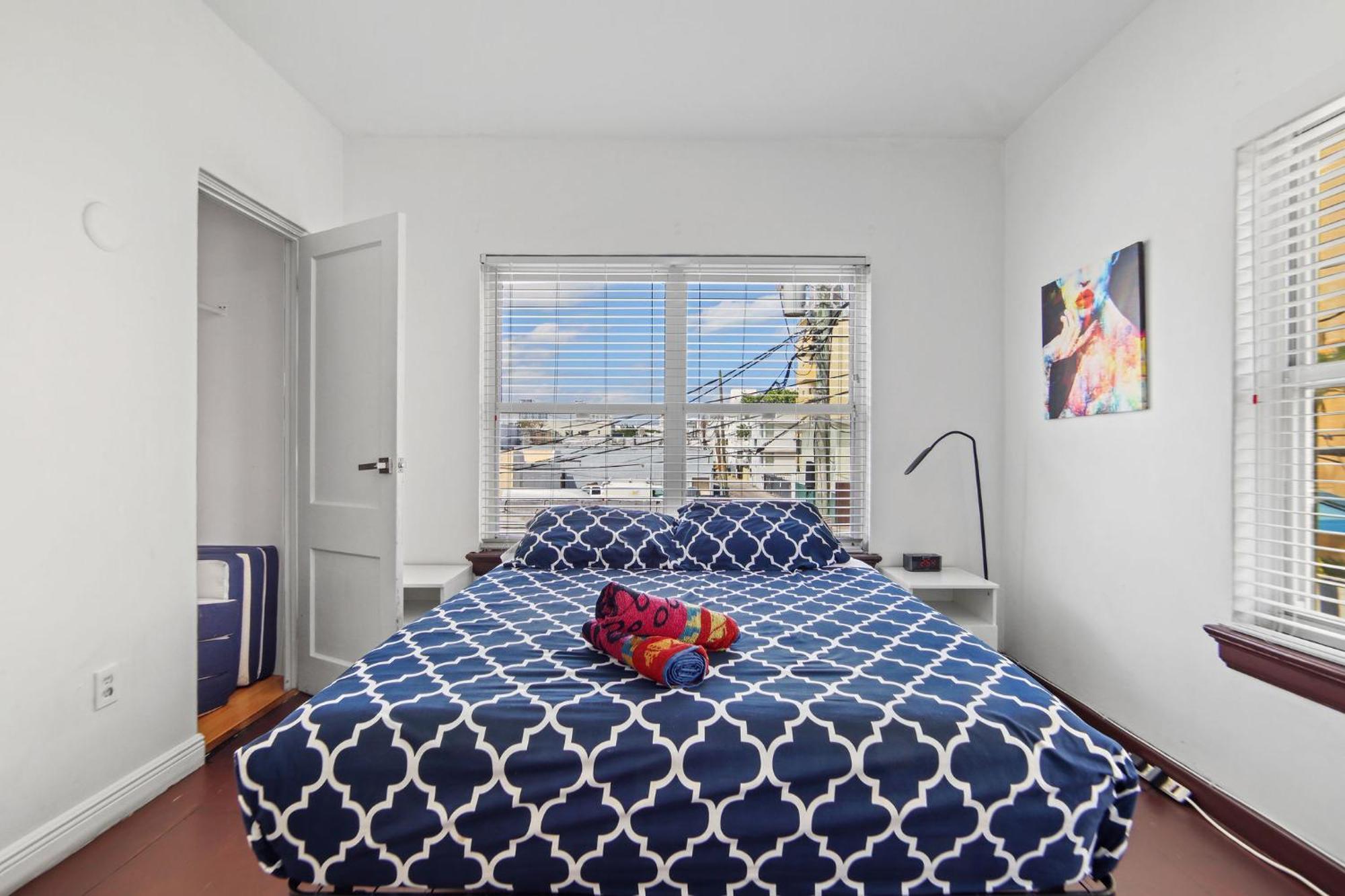 Apartment 2 B/r W/private Balcony, Heart Of South Miami Beach
