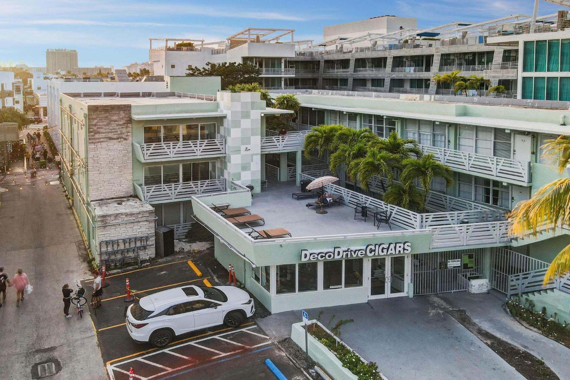 Apartment Balcony View W/2 Queen Beds, Ocean Dr Miami Beach
