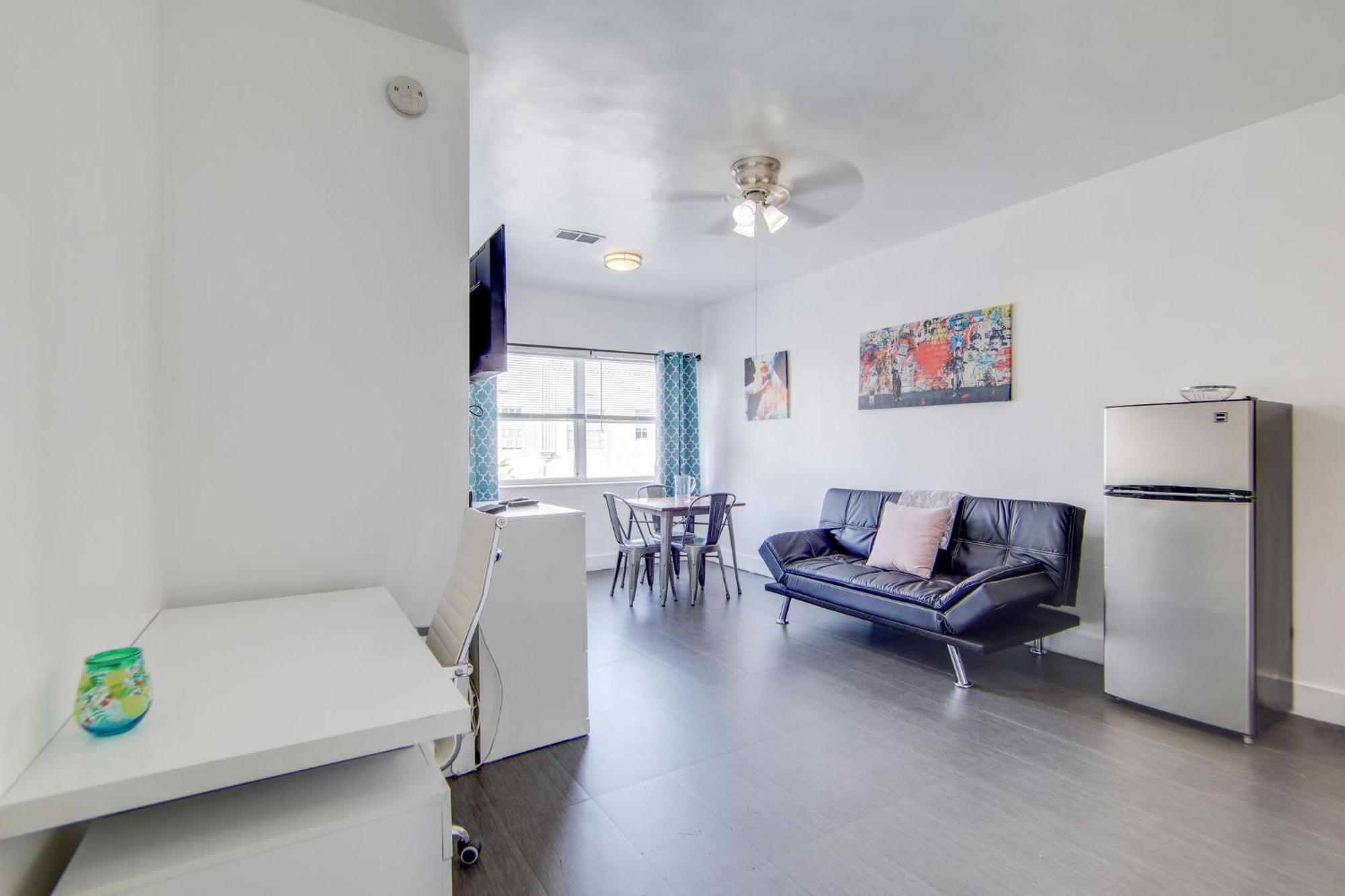 Chic Large Near Ocean Drive South Apartment *