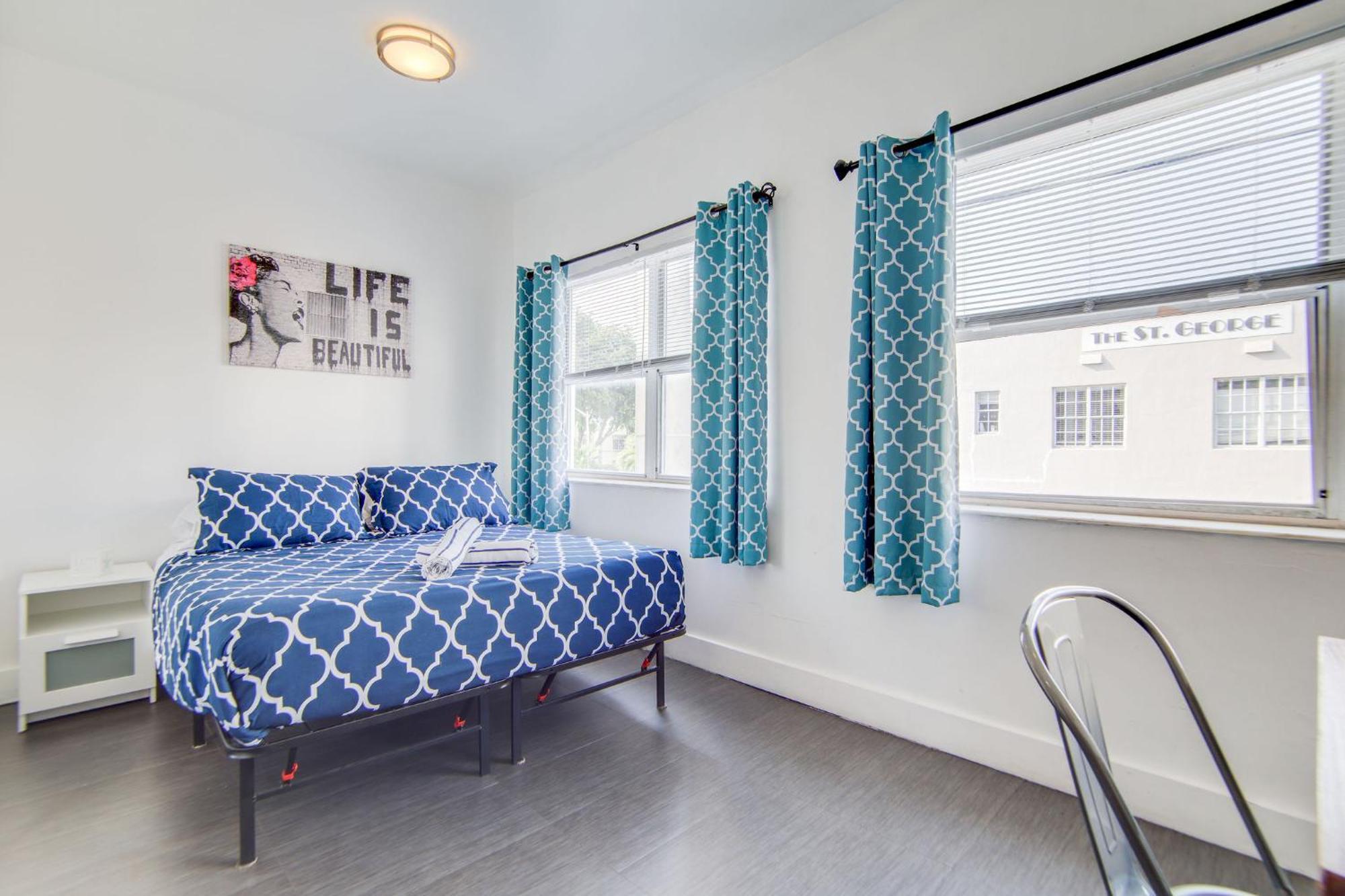 Apartment Chic Large Near Ocean Drive South