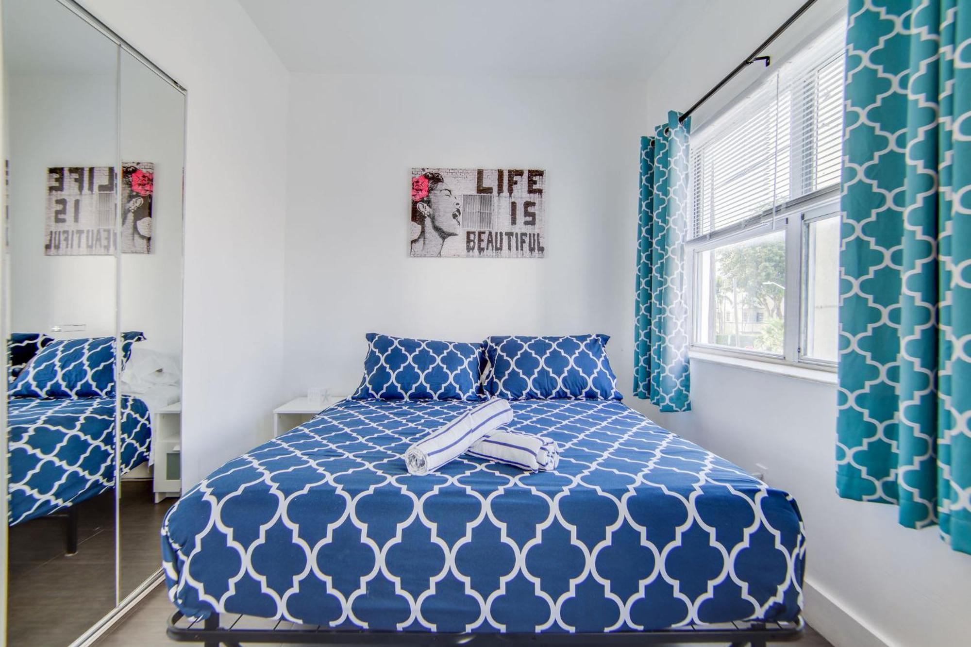 Chic Large Near Ocean Drive South Apartment