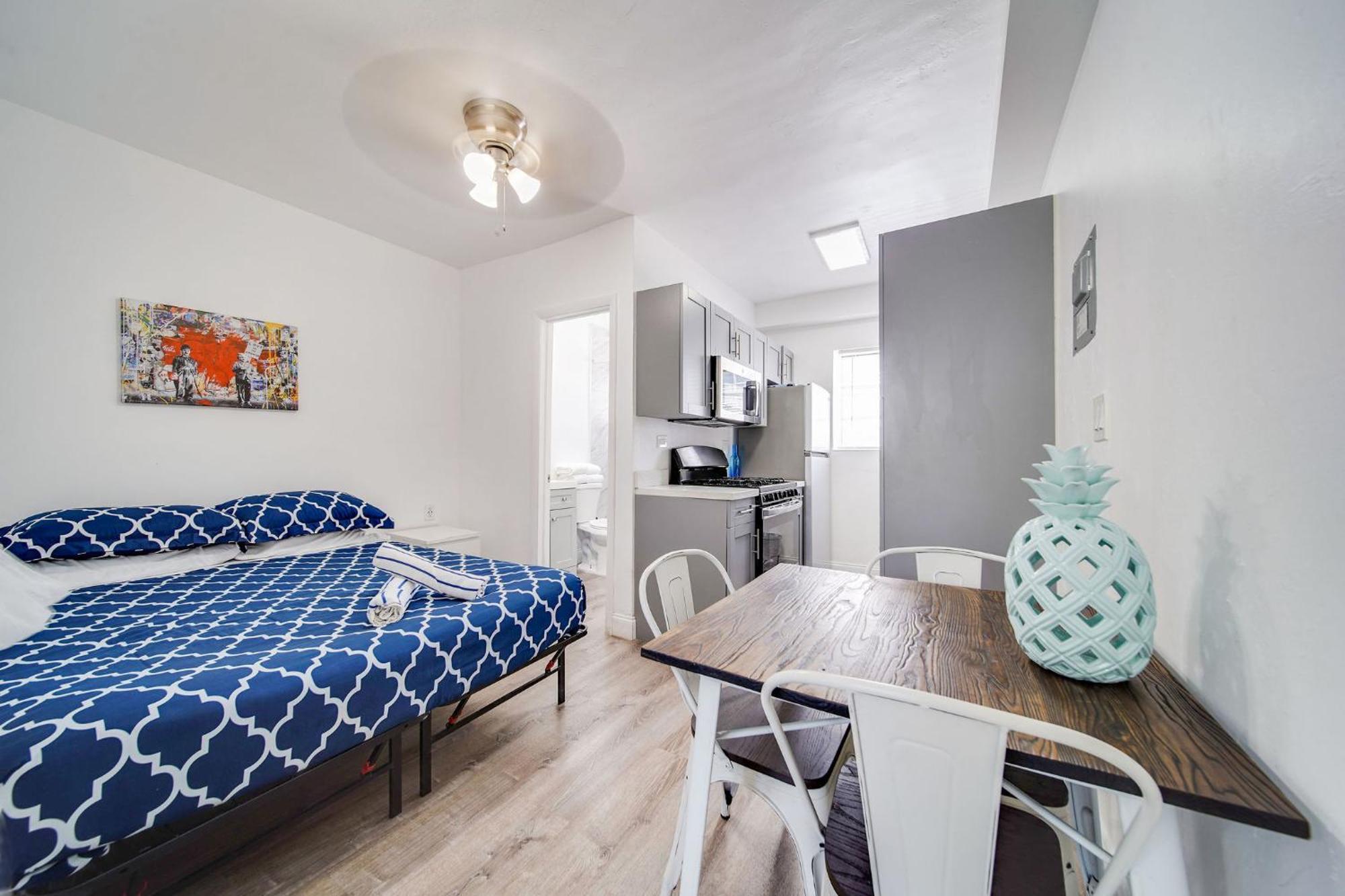 Apartment Deco W/2 Queen Beds On Ocean Dr, South