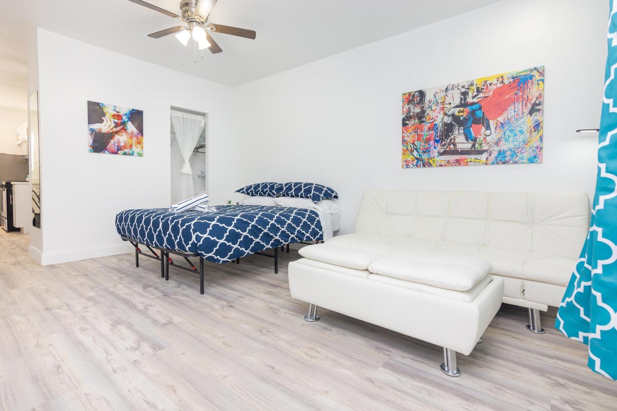 Ocean Drive Deco W/2 Queen Beds, Steps 2 Apartment *