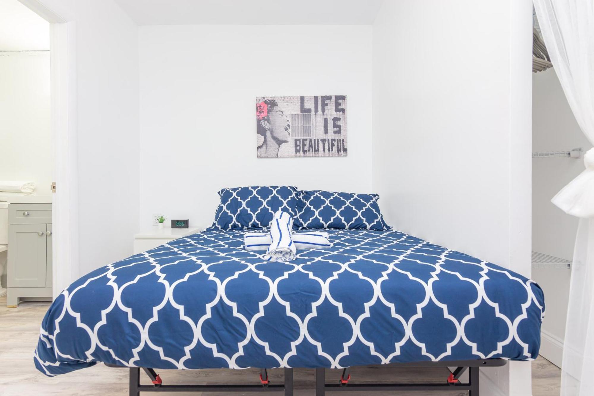 Ocean Drive Deco W/2 Queen Beds, Steps 2 Miami Beach